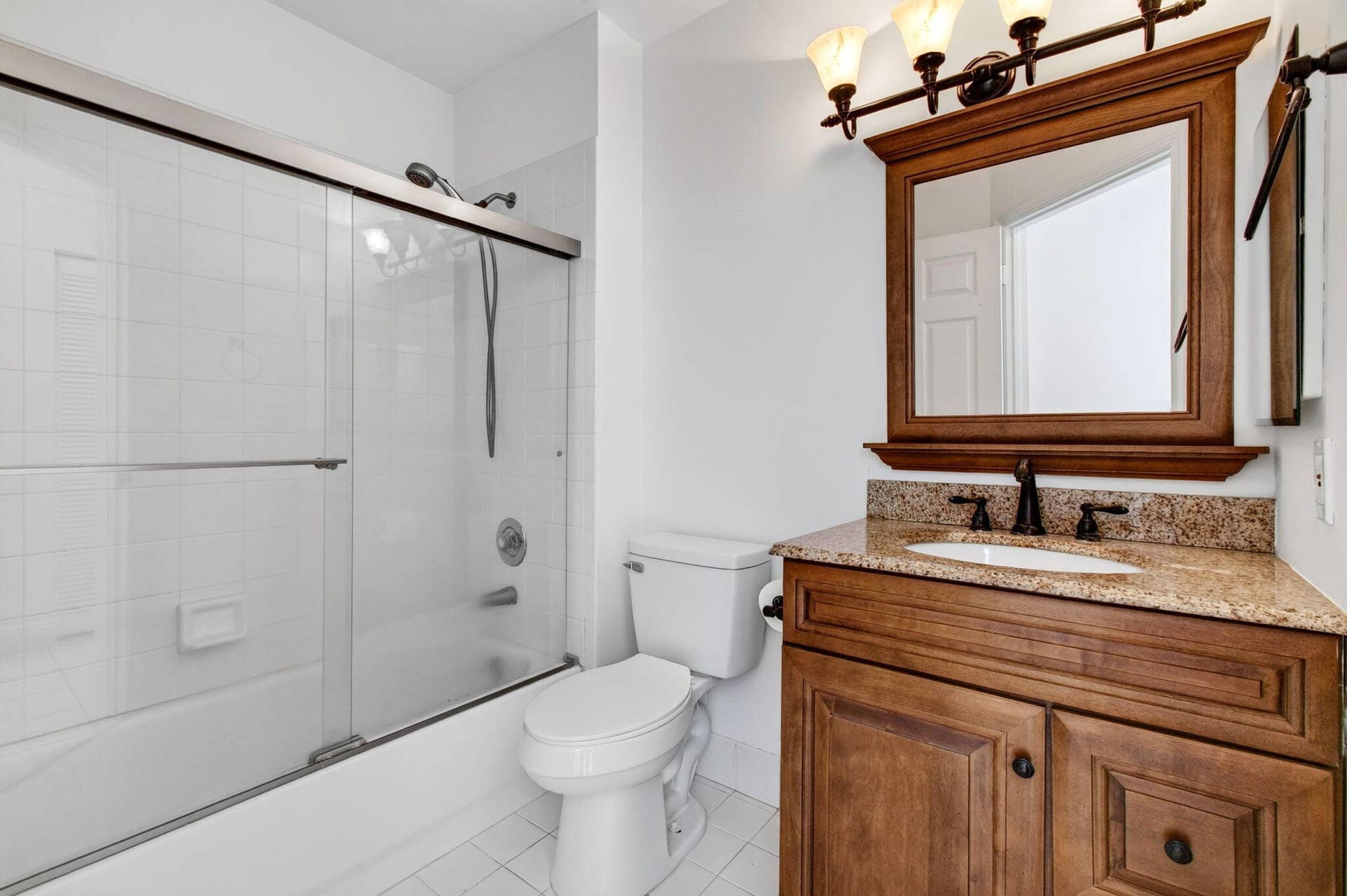 5225 Brookview Drive, Boynton Beach, FL 33437 GUEST BATHROOM