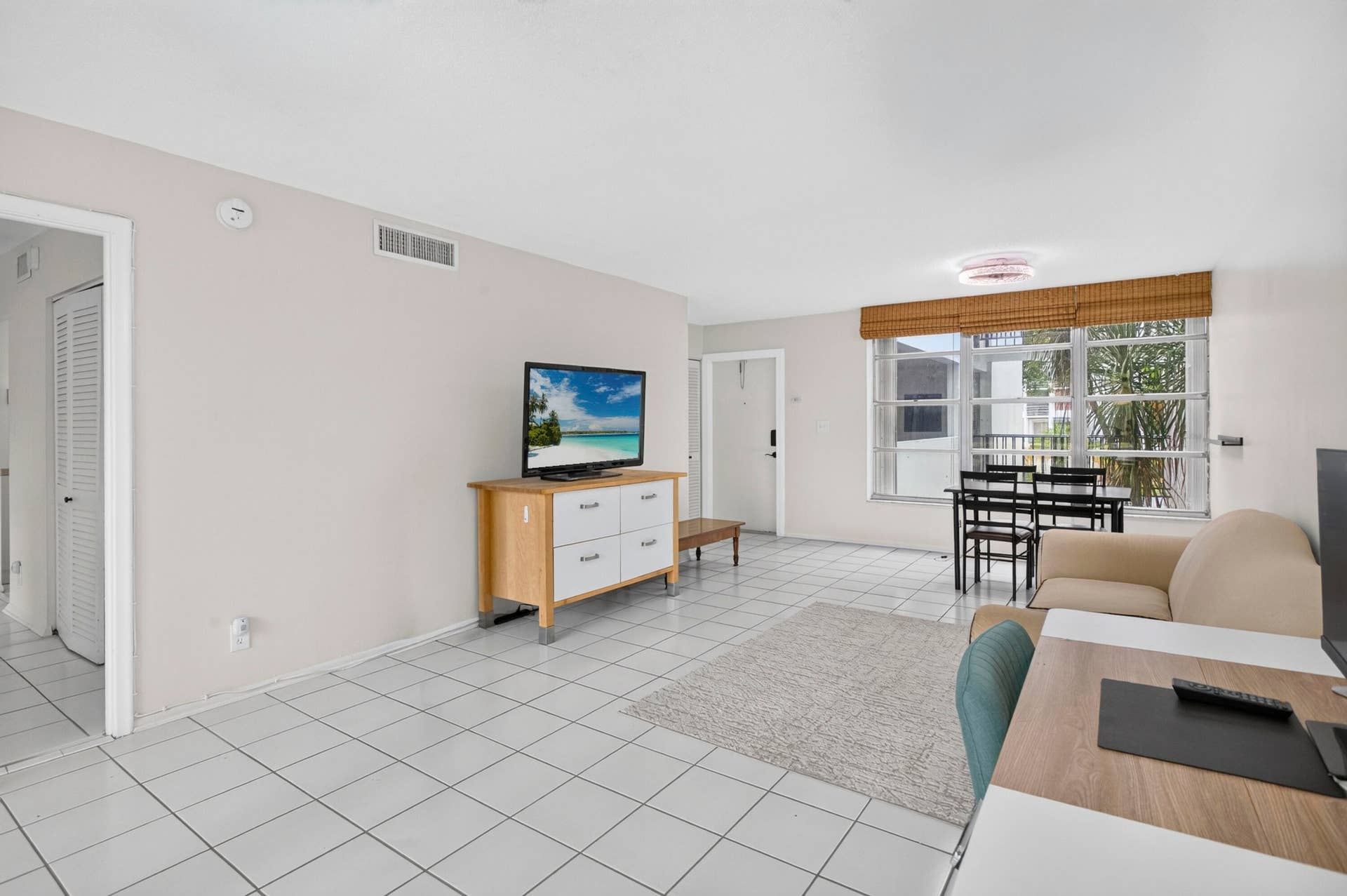 6903 Cypress Road, #B23, Plantation, FL 33317 Living Room