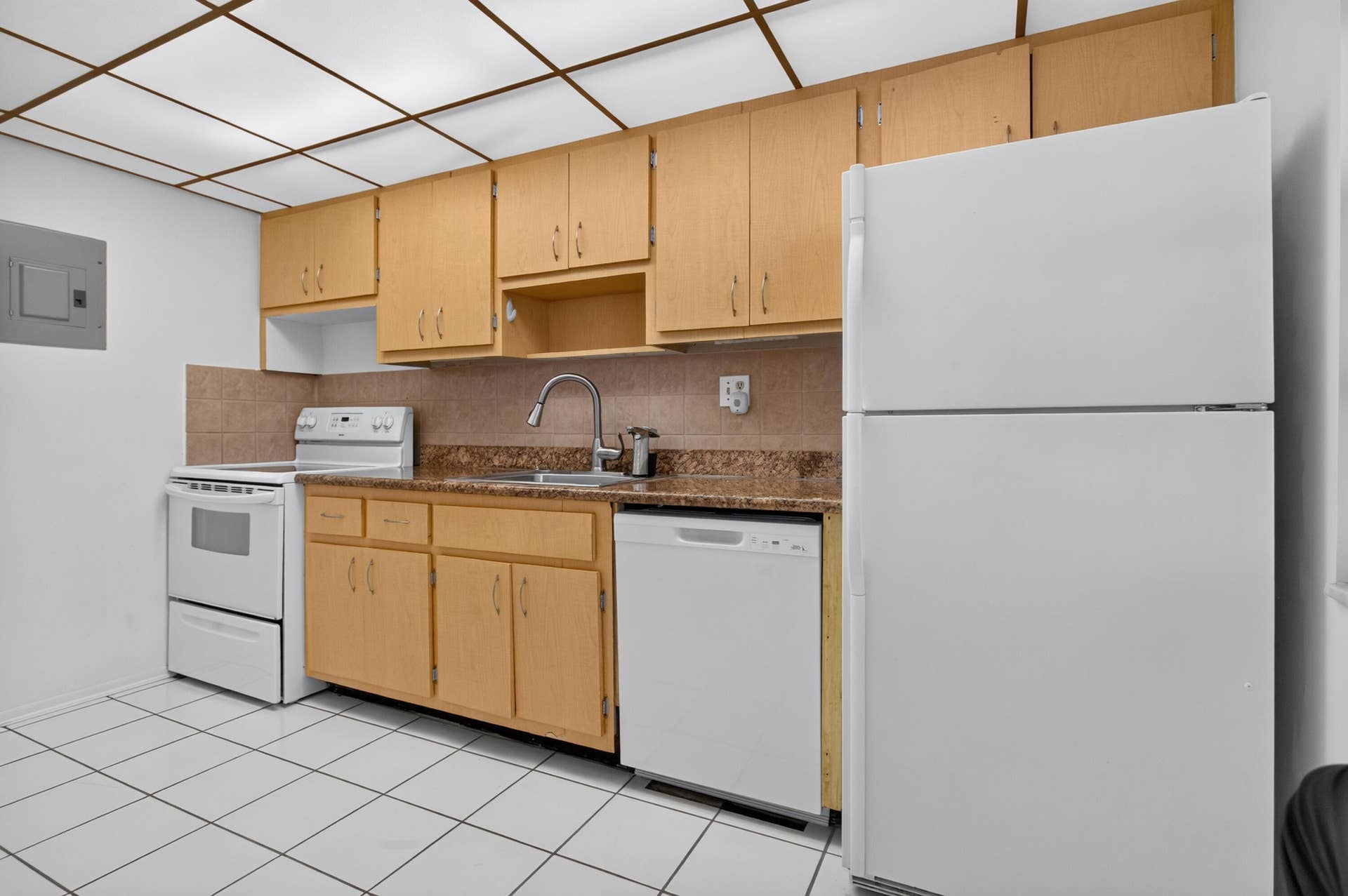 6903 Cypress Road, #B23, Plantation, FL 33317 Kitchen 2