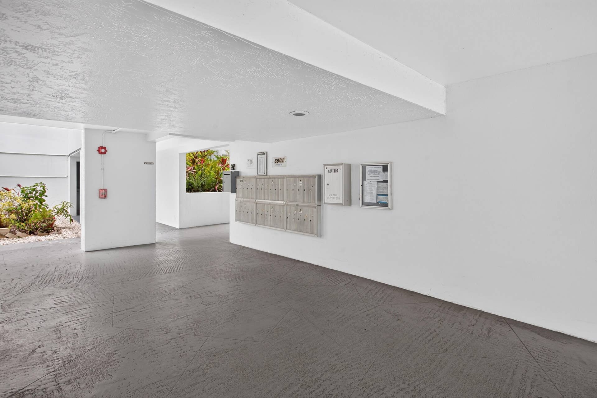 6903 Cypress Road, #B23, Plantation, FL 33317 main entrance lobby