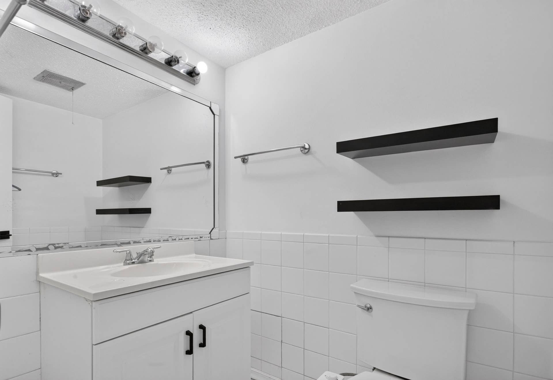 6903 Cypress Road, #B23, Plantation, FL 33317 Half Bath