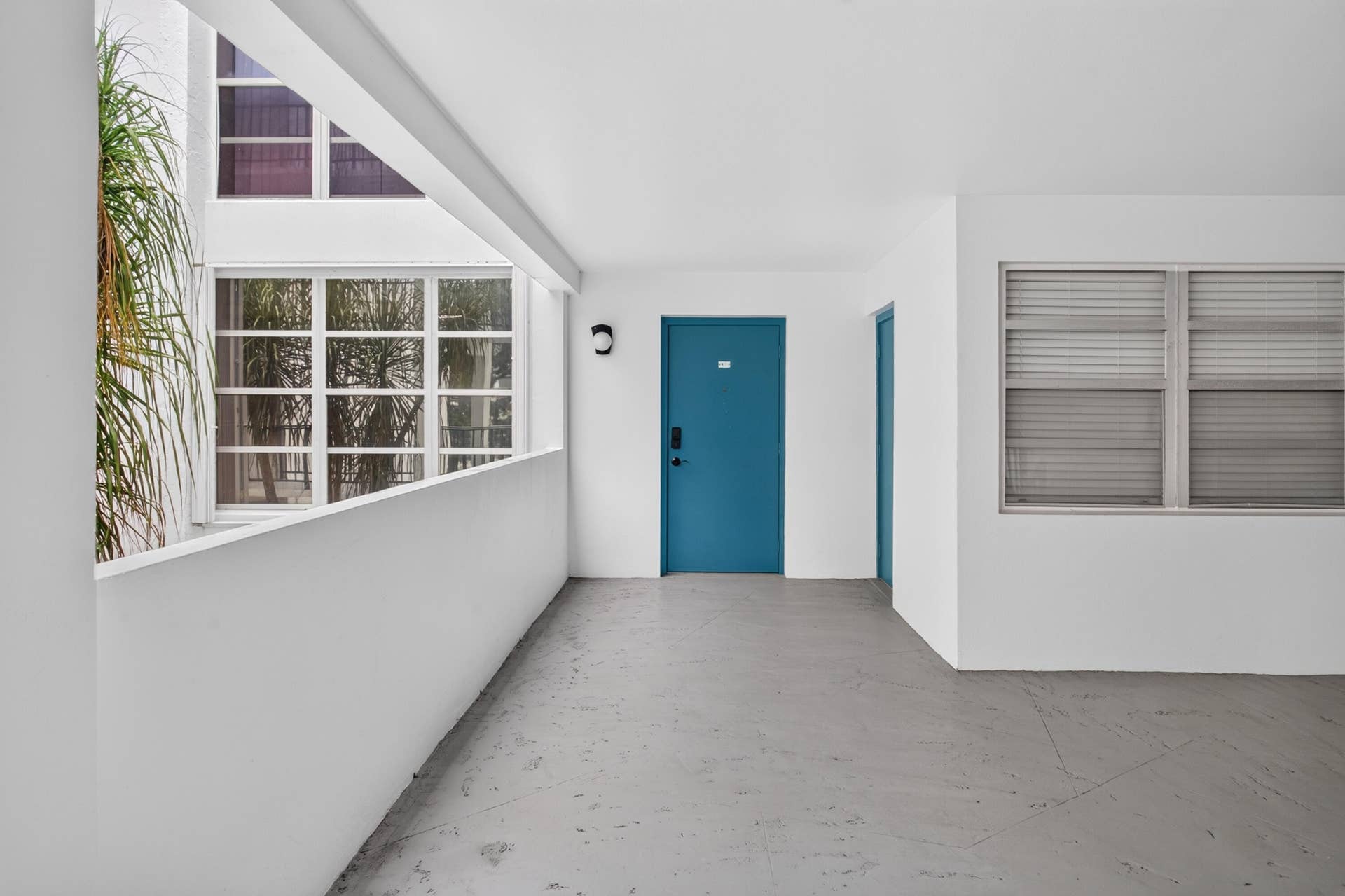 6903 Cypress Road, #B23, Plantation, FL 33317 Entrance