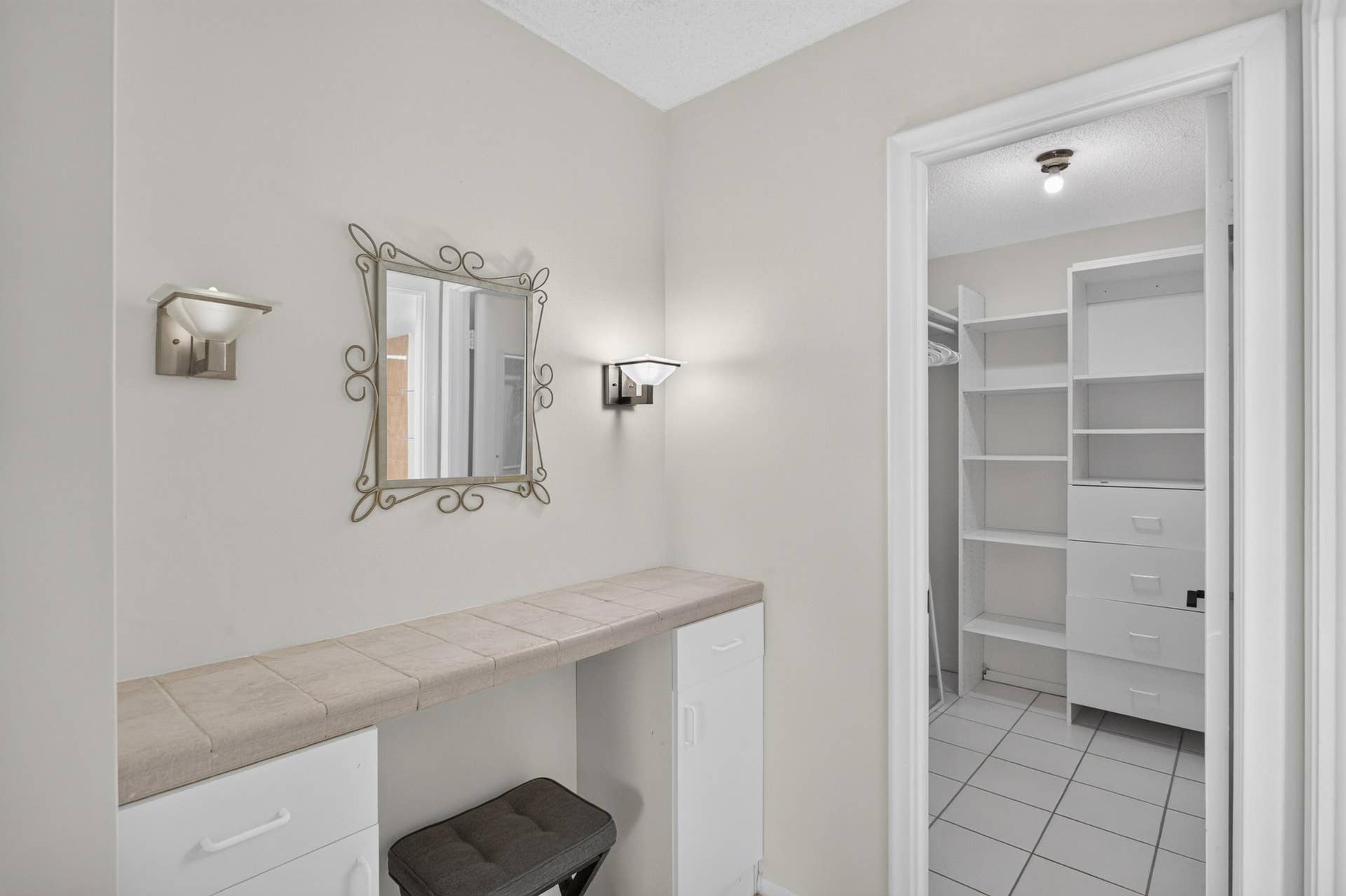 6903 Cypress Road, #B23, Plantation, FL 33317 Vanity