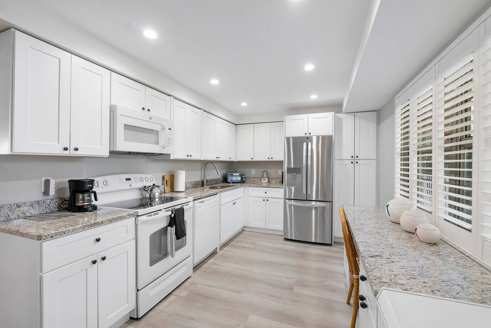 804 Cypress Grove Lane, #408, Pompano Beach, FL 33069 Updated Kitchen.