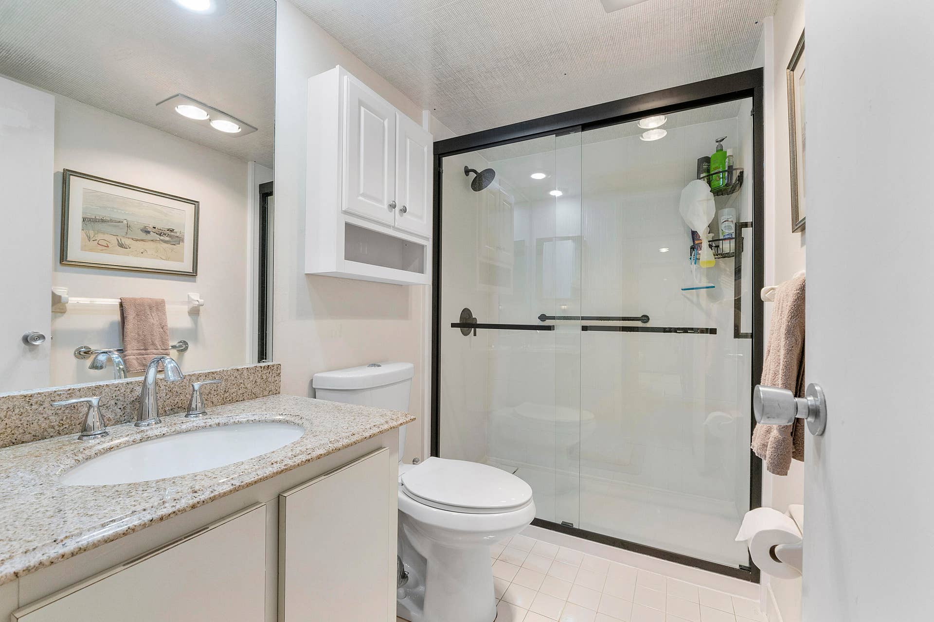 804 Cypress Grove Lane, #408, Pompano Beach, FL 33069 2nd updated full bathroom.