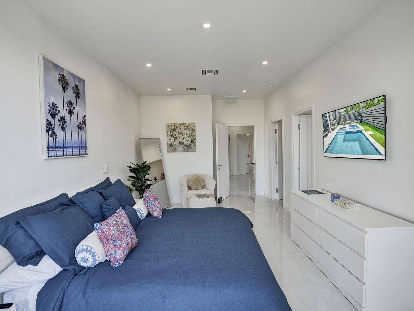 2514 bedroom P