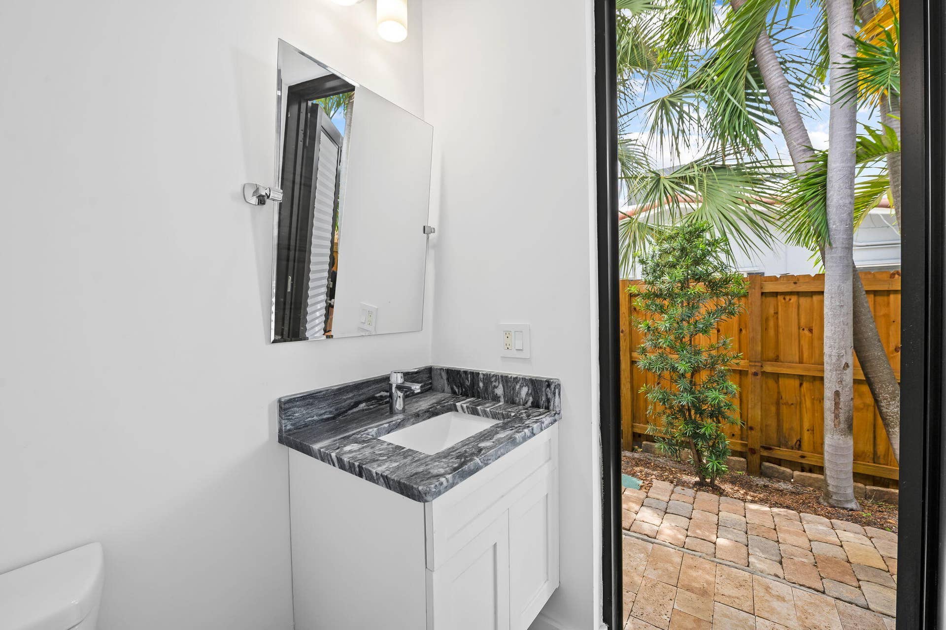 3209 Leigh Road, Pompano Beach, FL 33062 Cabana Bath