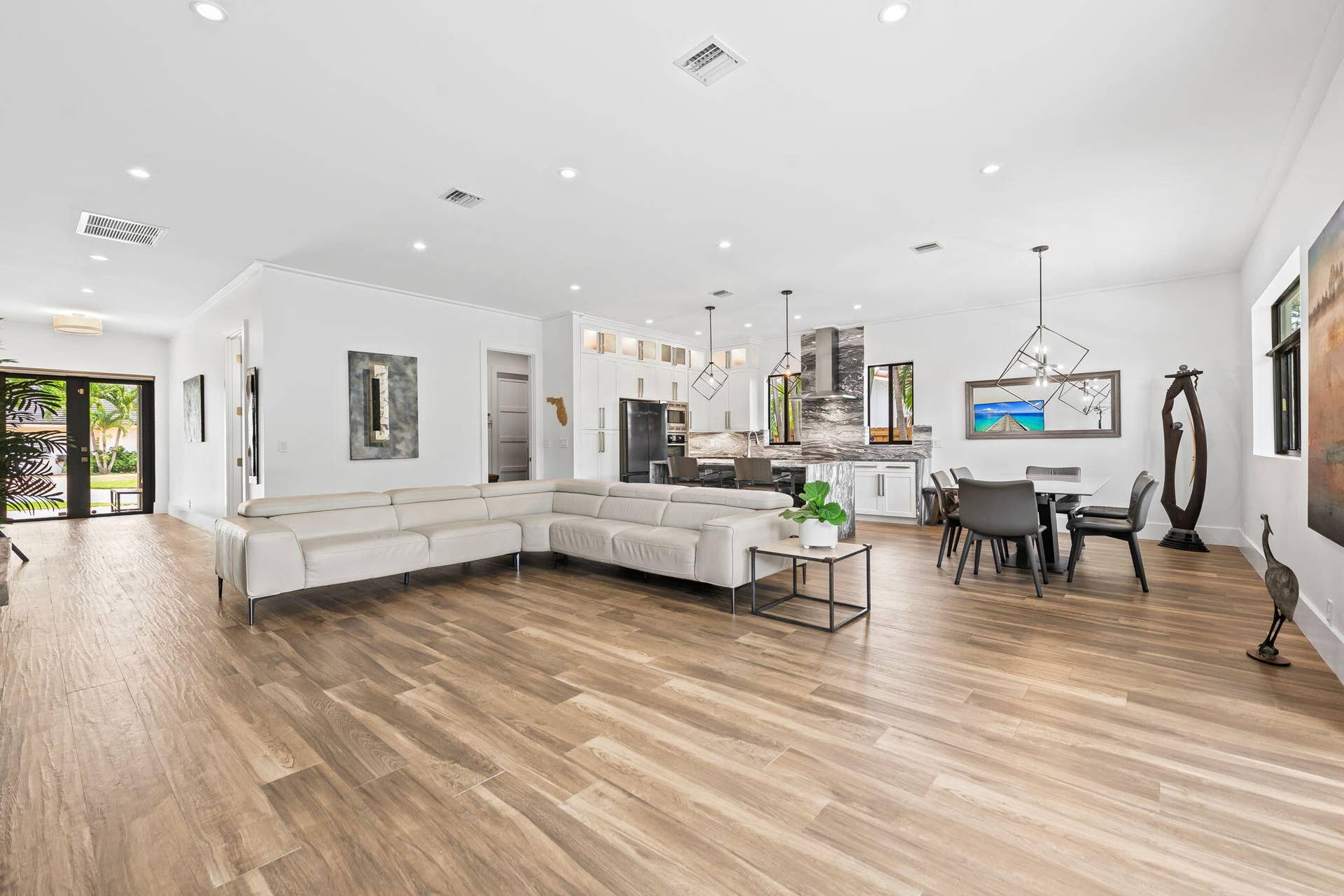 3209 Leigh Road, Pompano Beach, FL 33062 3209 family room 2