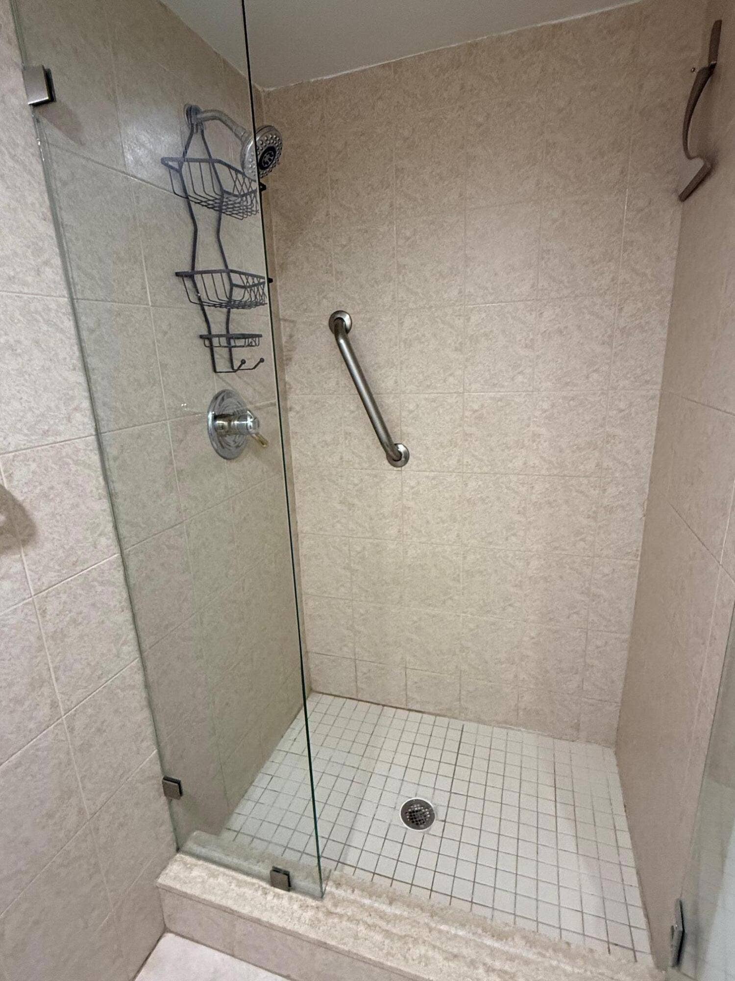 Bath 1 Shower