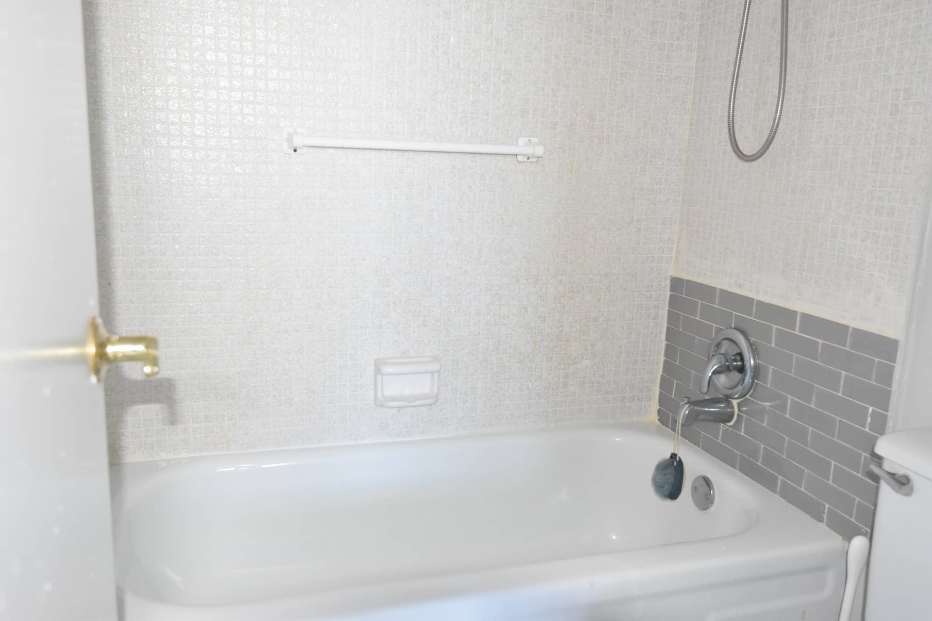 Bath 2 Tub/Shower