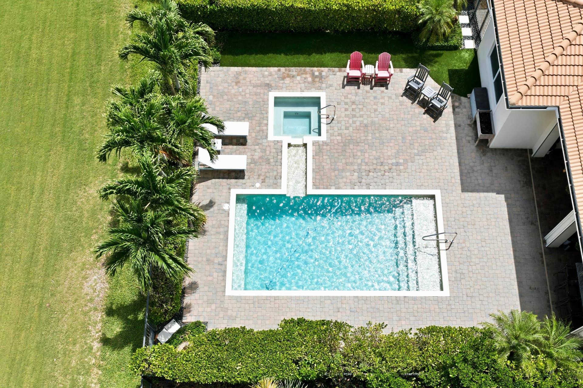 Pool & Jacuzzi