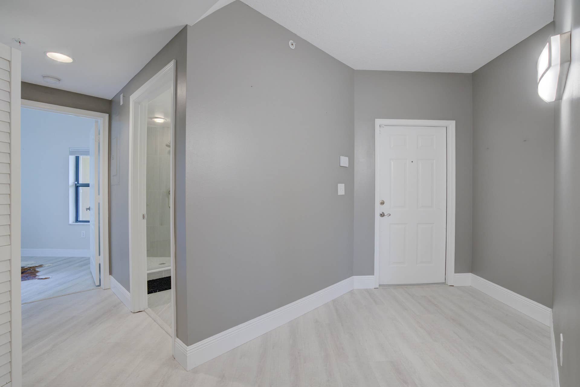 100 UNO LAGO Drive, #402, Juno Beach, FL 33408 Entryway