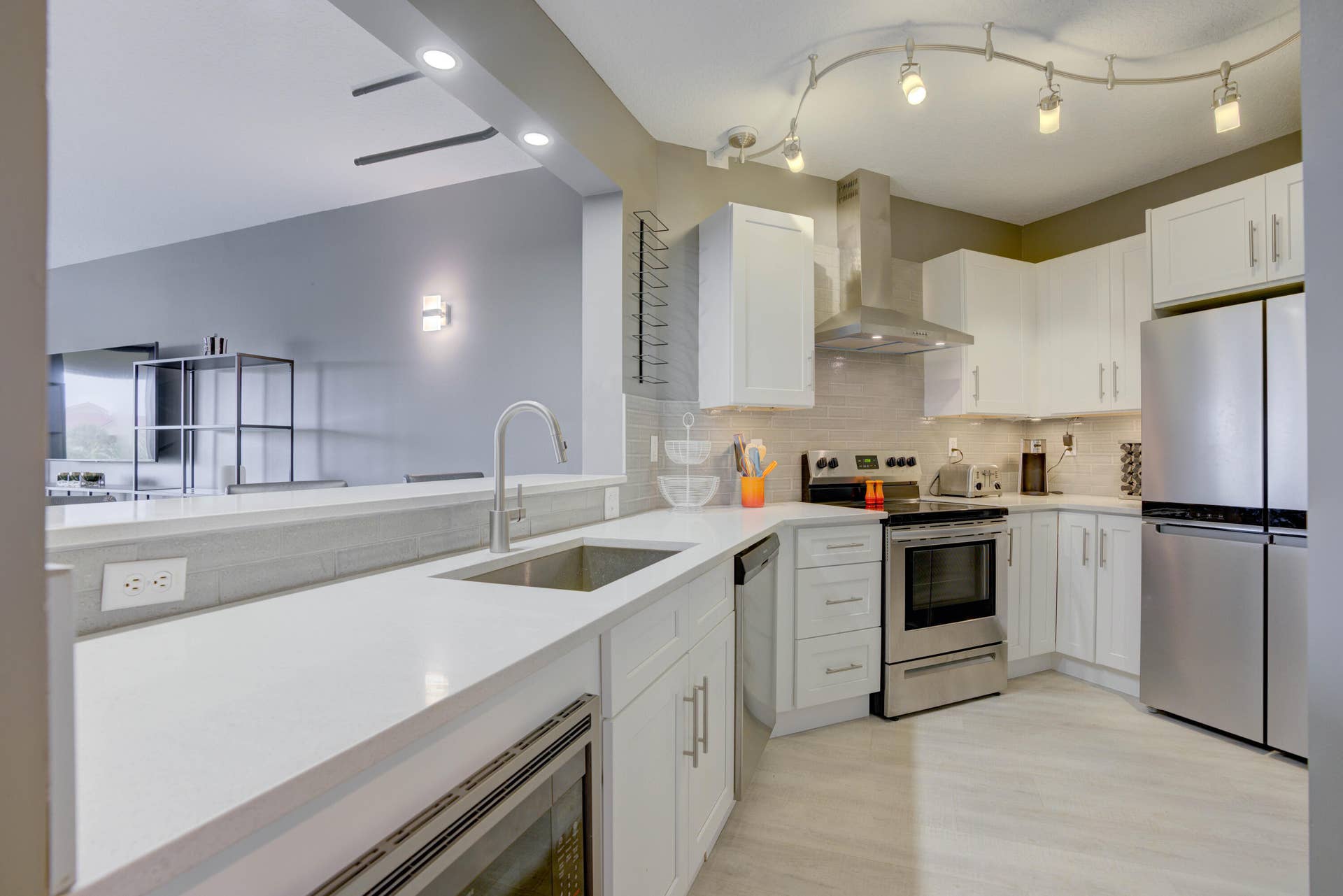 100 UNO LAGO Drive, #402, Juno Beach, FL 33408 Kitchen
