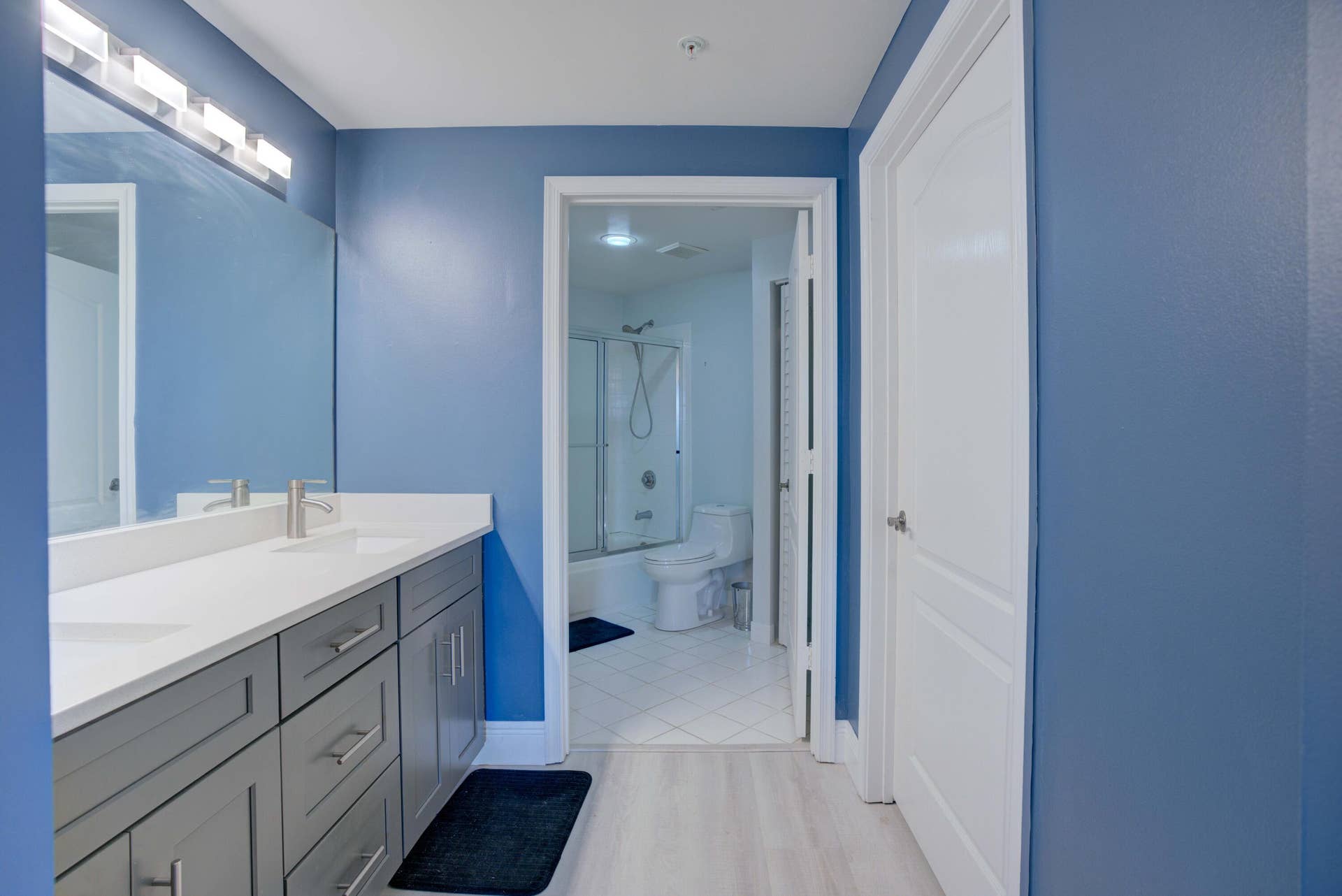 100 UNO LAGO Drive, #402, Juno Beach, FL 33408 Primary Bath