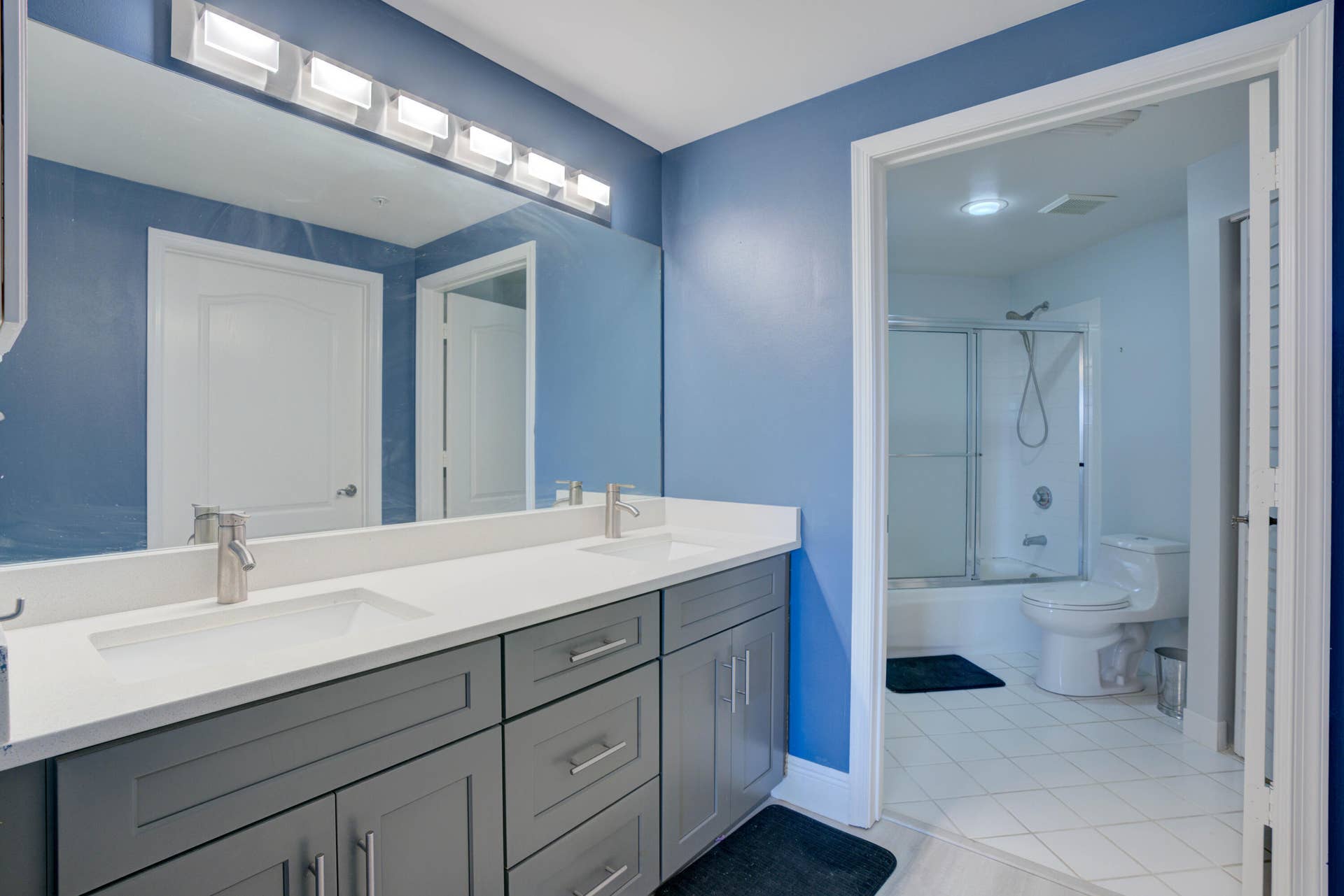 100 UNO LAGO Drive, #402, Juno Beach, FL 33408 Primary Bath