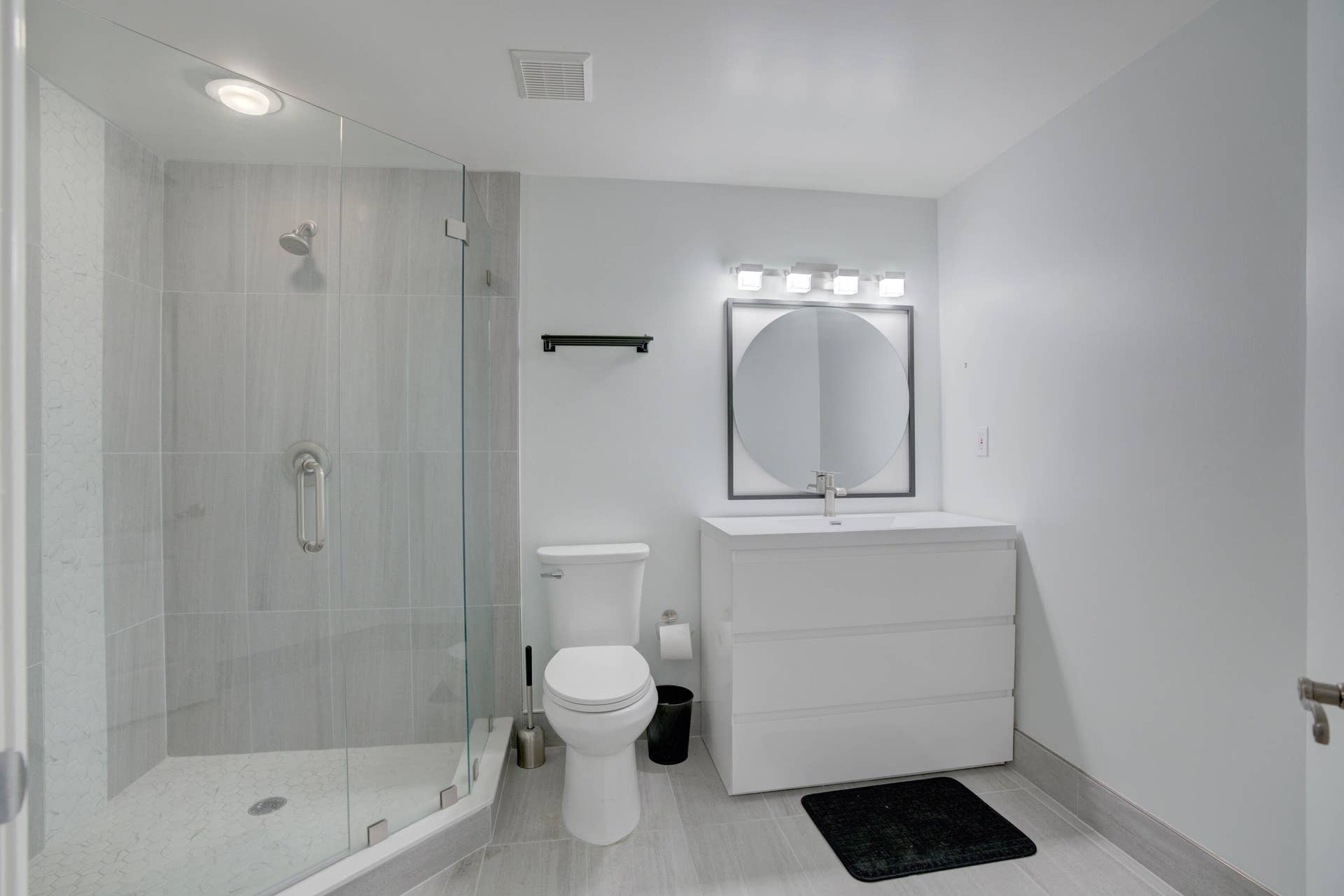 100 UNO LAGO Drive, #402, Juno Beach, FL 33408 2nd Bath