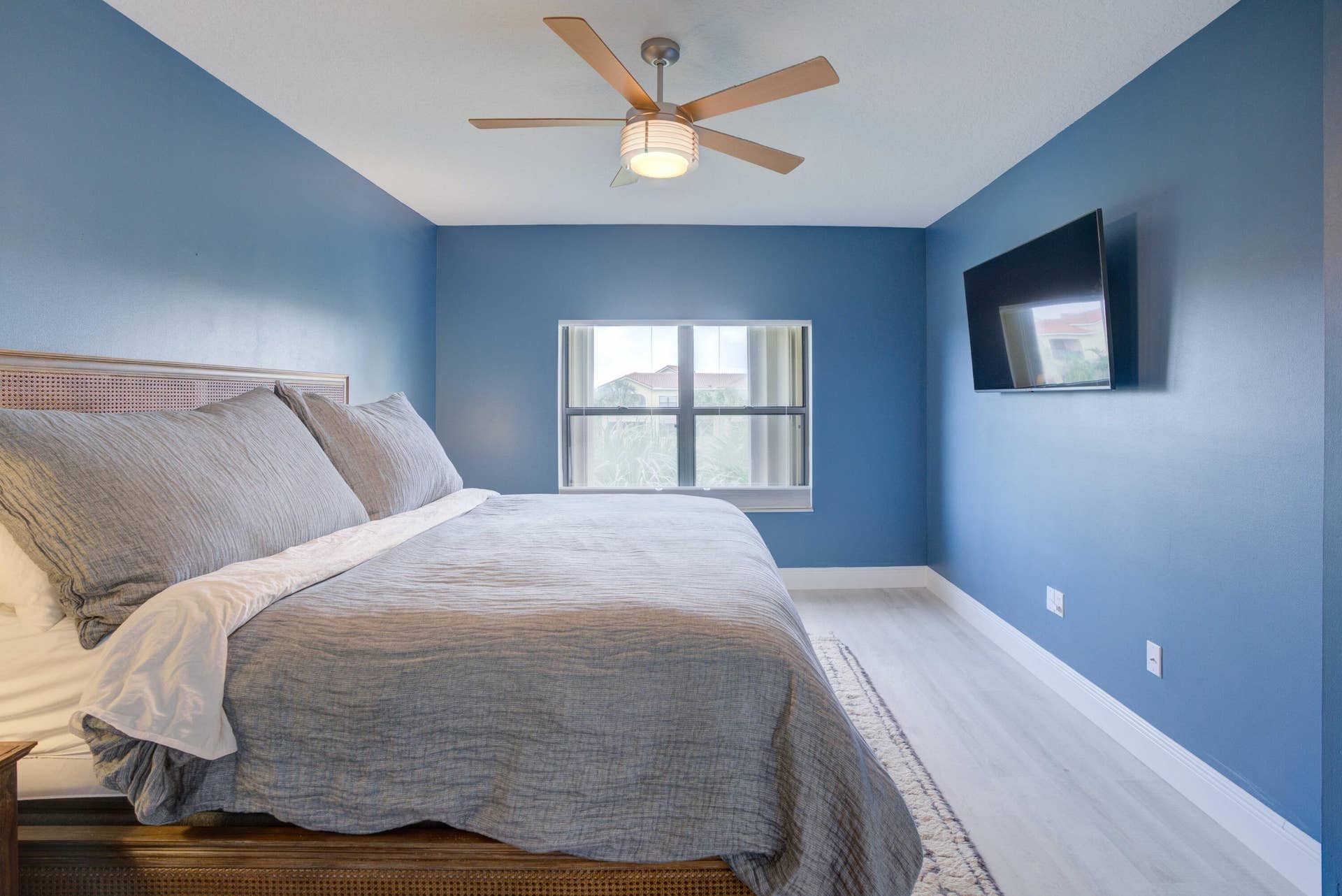 100 UNO LAGO Drive, #402, Juno Beach, FL 33408 Primary Bedroom