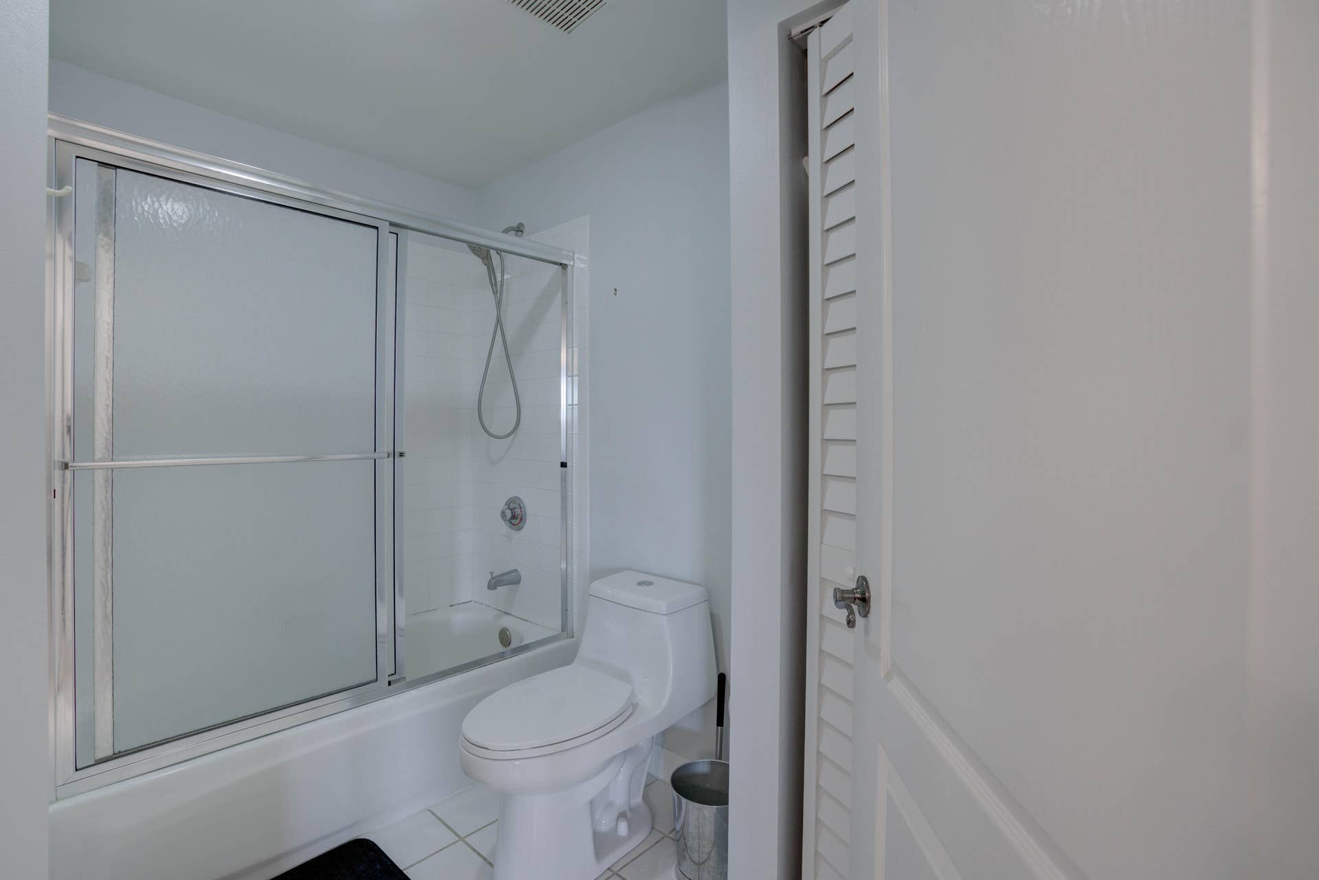 100 UNO LAGO Drive, #402, Juno Beach, FL 33408 Primary Bath