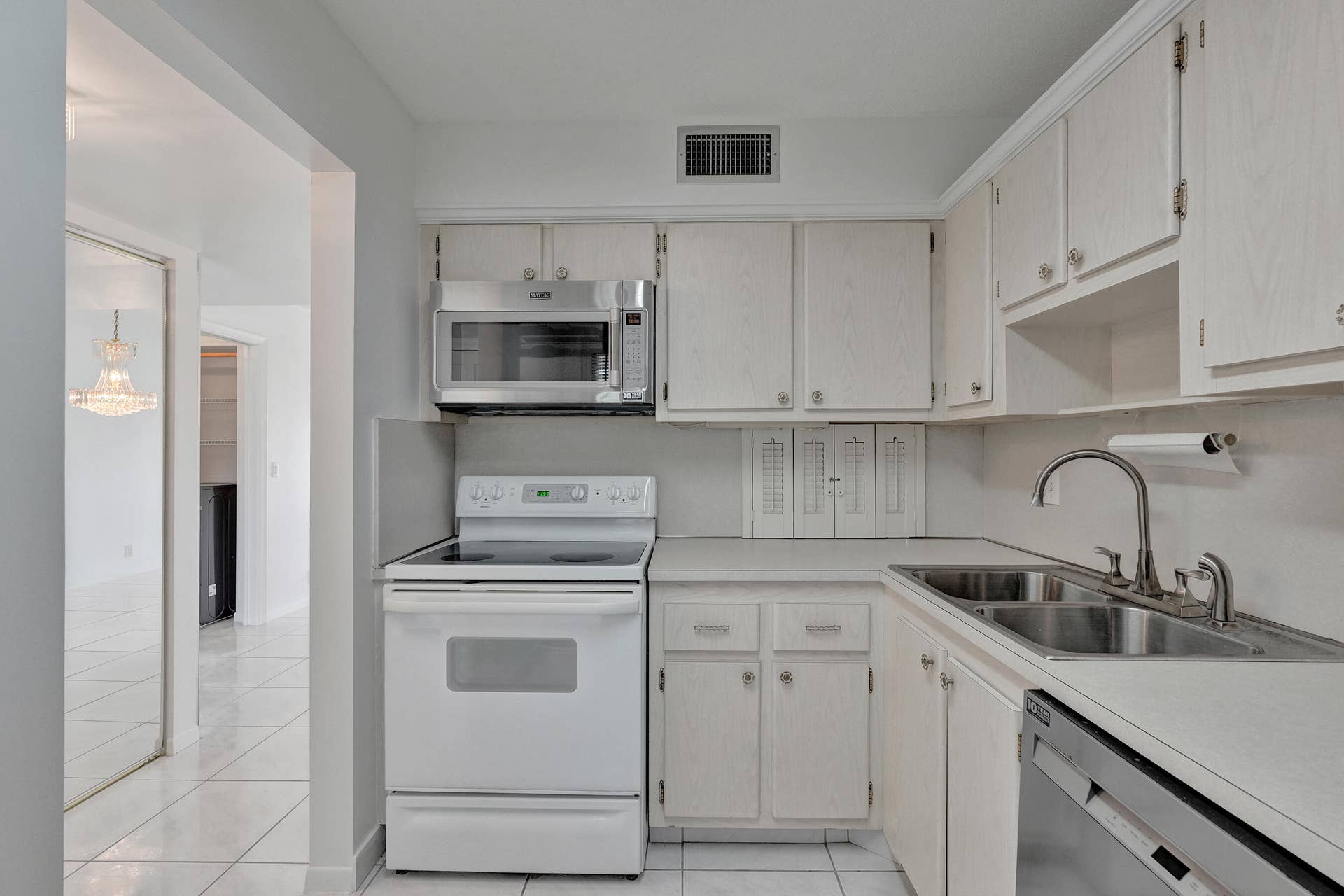 4100 TIVOLI Court, #304, Lake Worth, FL 33467 DSC07252