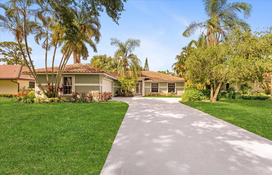Property photo for 4 Glengary Road, Palm Beach Gardens, FL