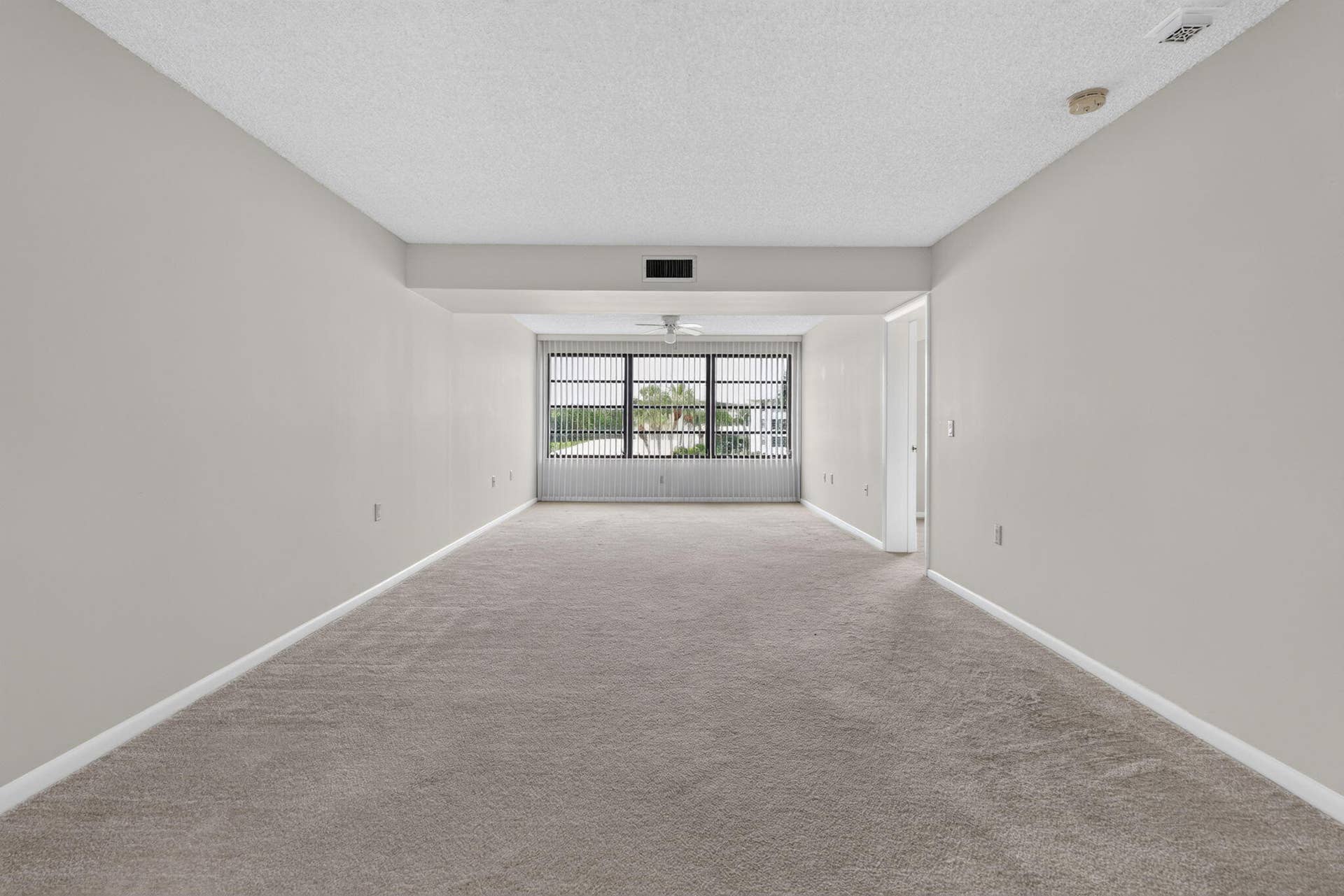 LIVING RM