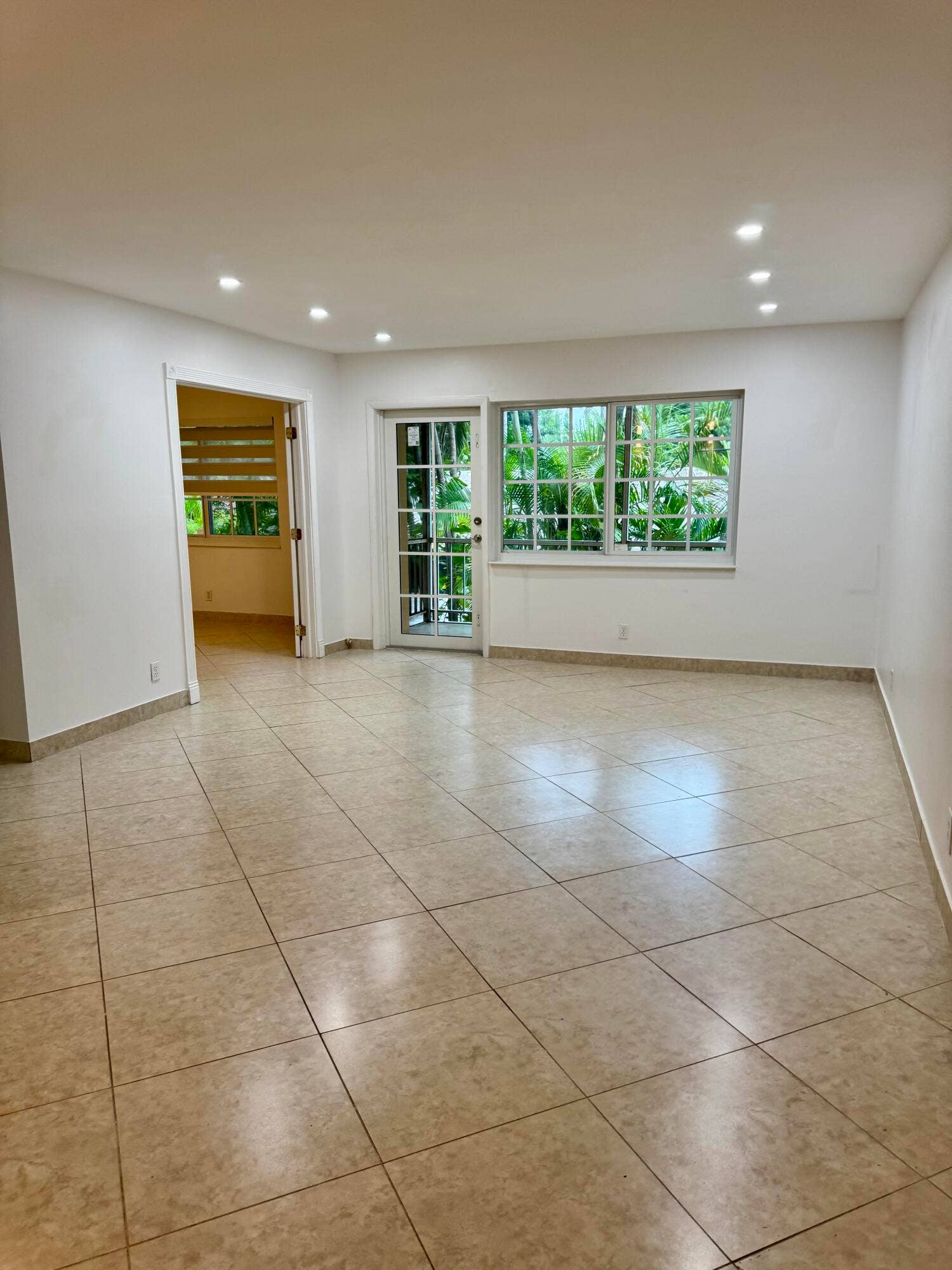 351 NE 19TH Place, #206K, Wilton Manors, Wilton Manors, FL 33305 Living room.2