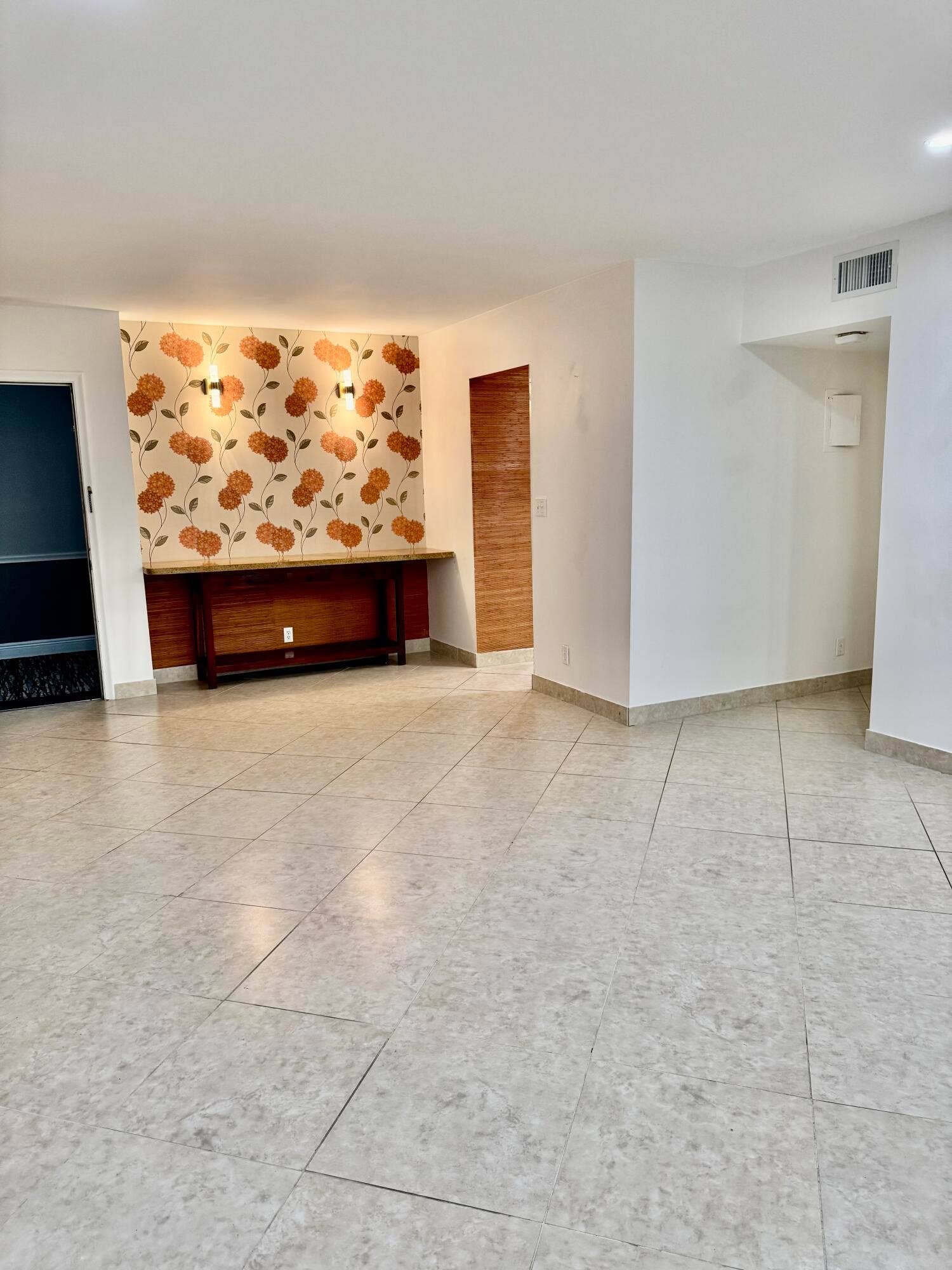 351 NE 19TH Place, #206K, Wilton Manors, Wilton Manors, FL 33305 Living room
