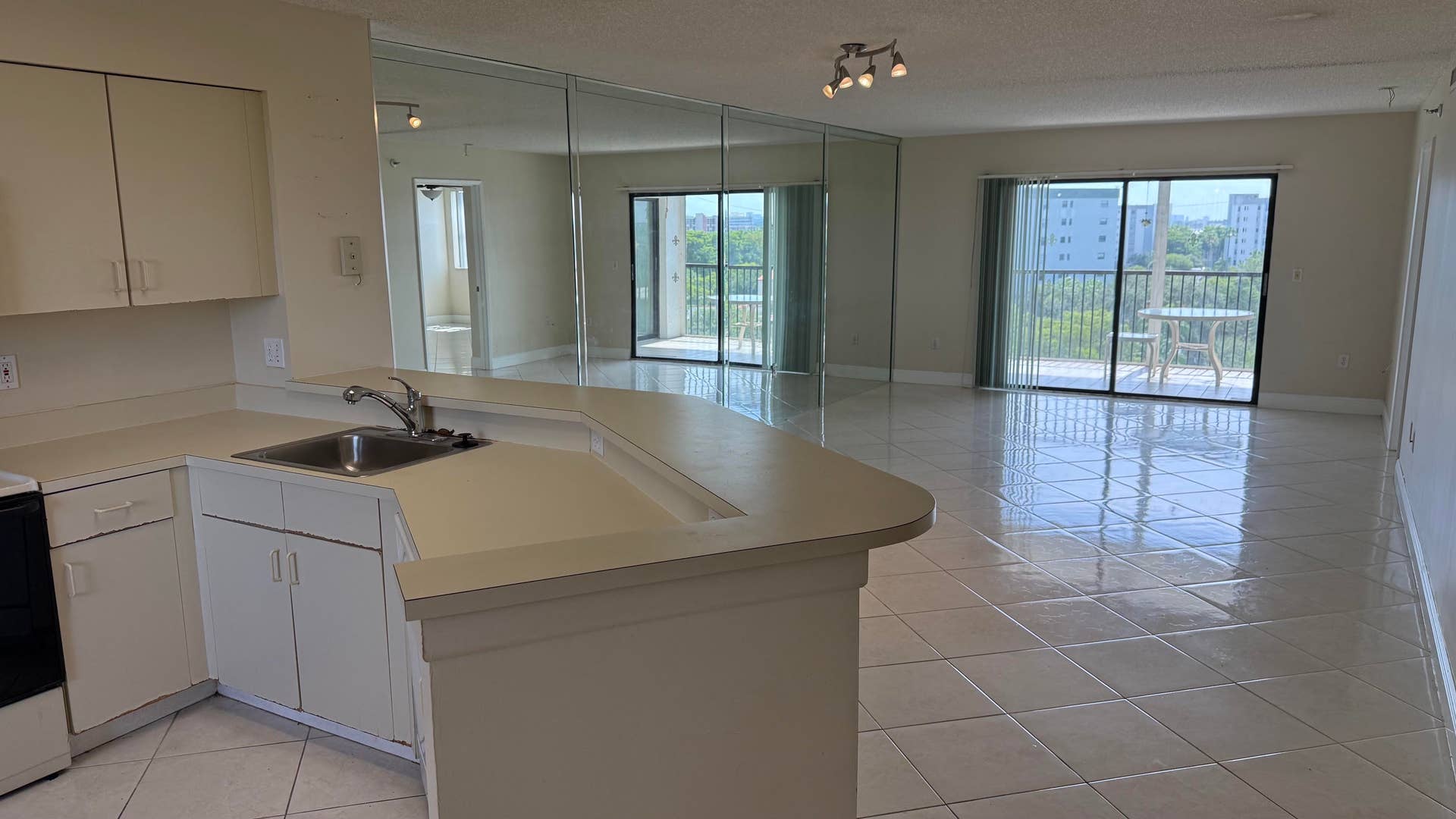 2334 S Cypress Bend Drive, #802, Pompano Beach, FL 33069 1
