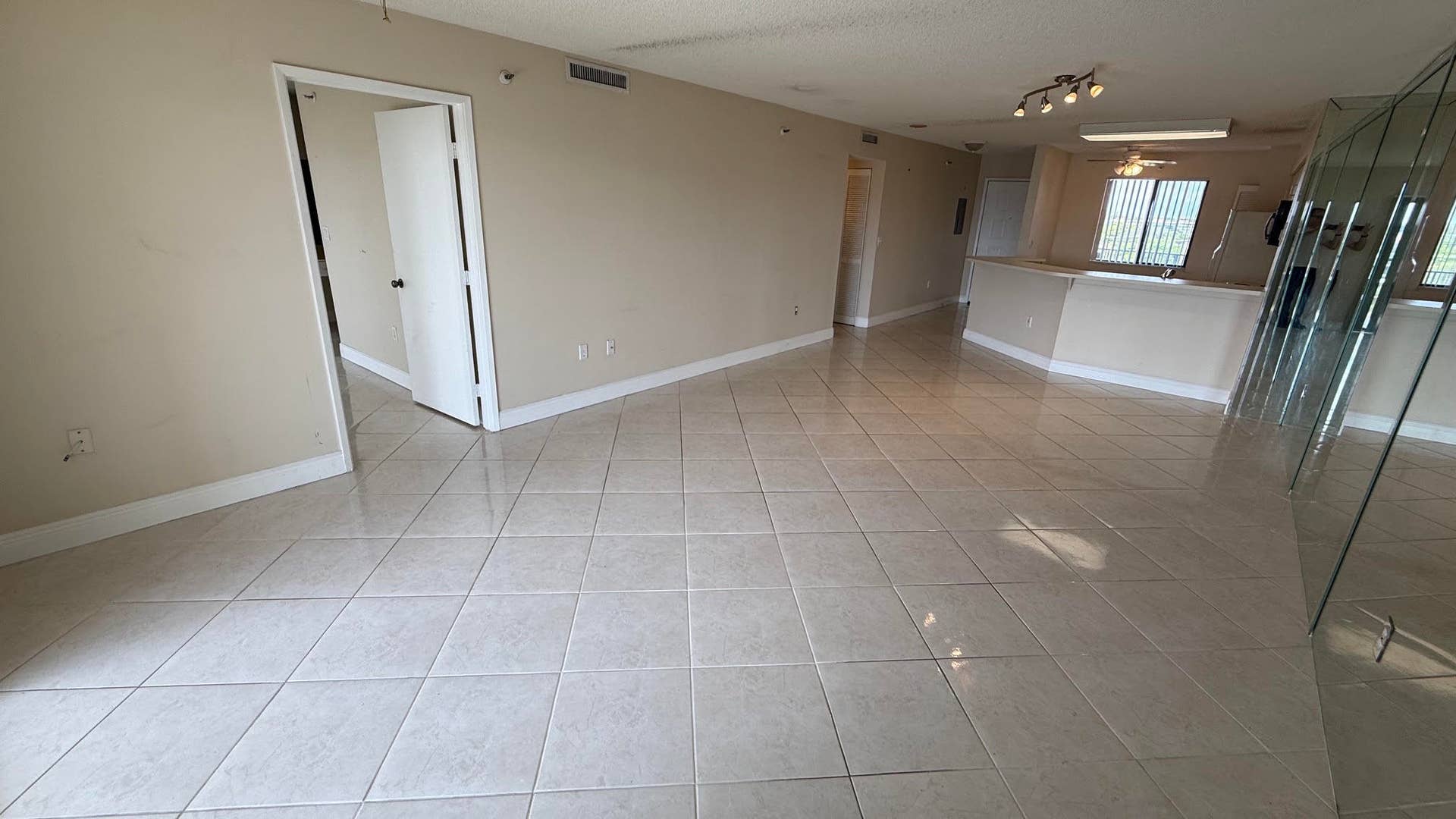 2334 S Cypress Bend Drive, #802, Pompano Beach, FL 33069 5