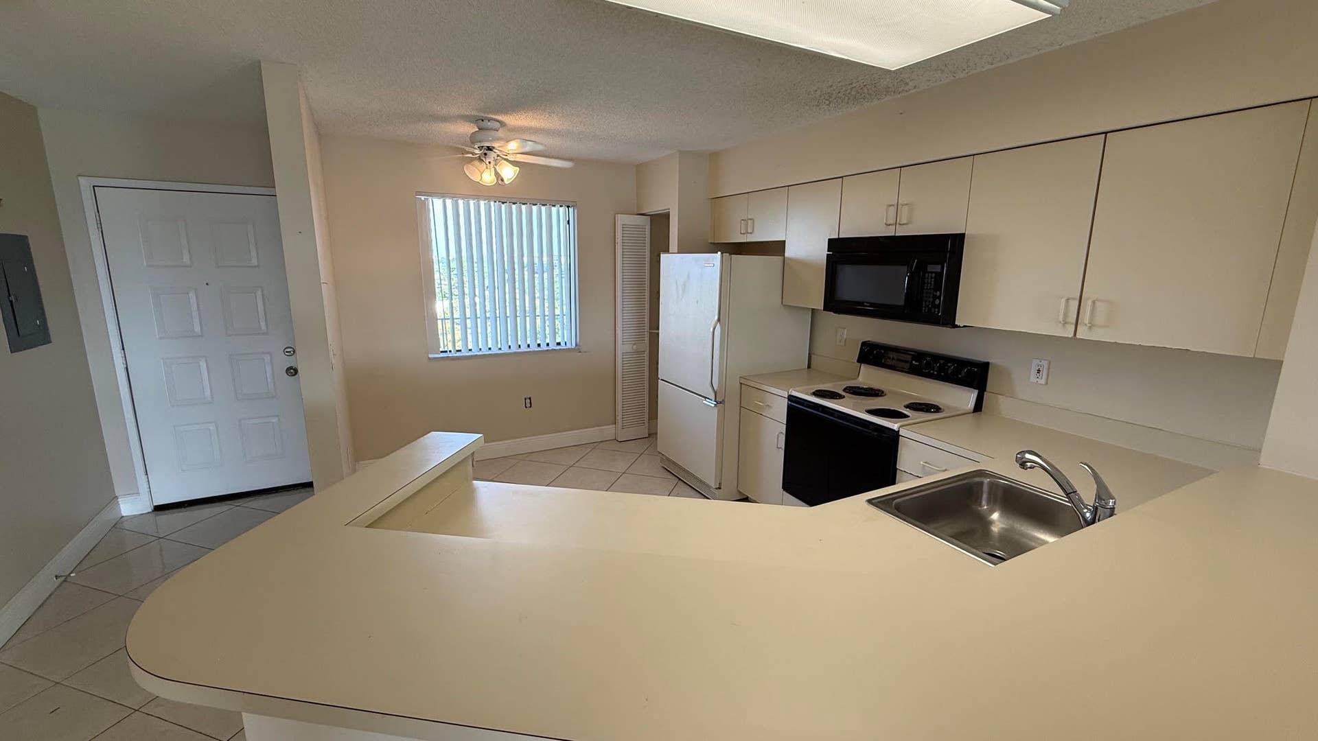 2334 S Cypress Bend Drive, #802, Pompano Beach, FL 33069 3