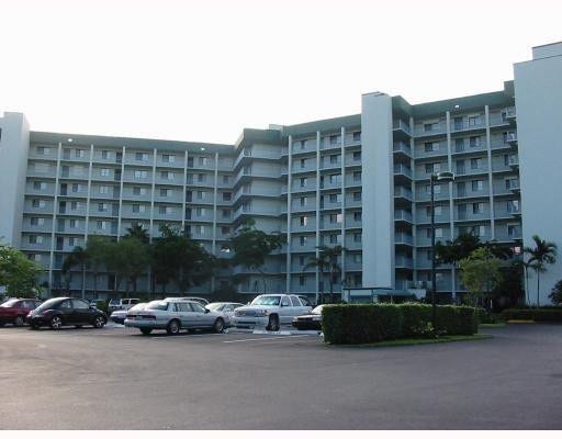 2334 S Cypress Bend Drive, #802, Pompano Beach, FL 33069 Photo 1