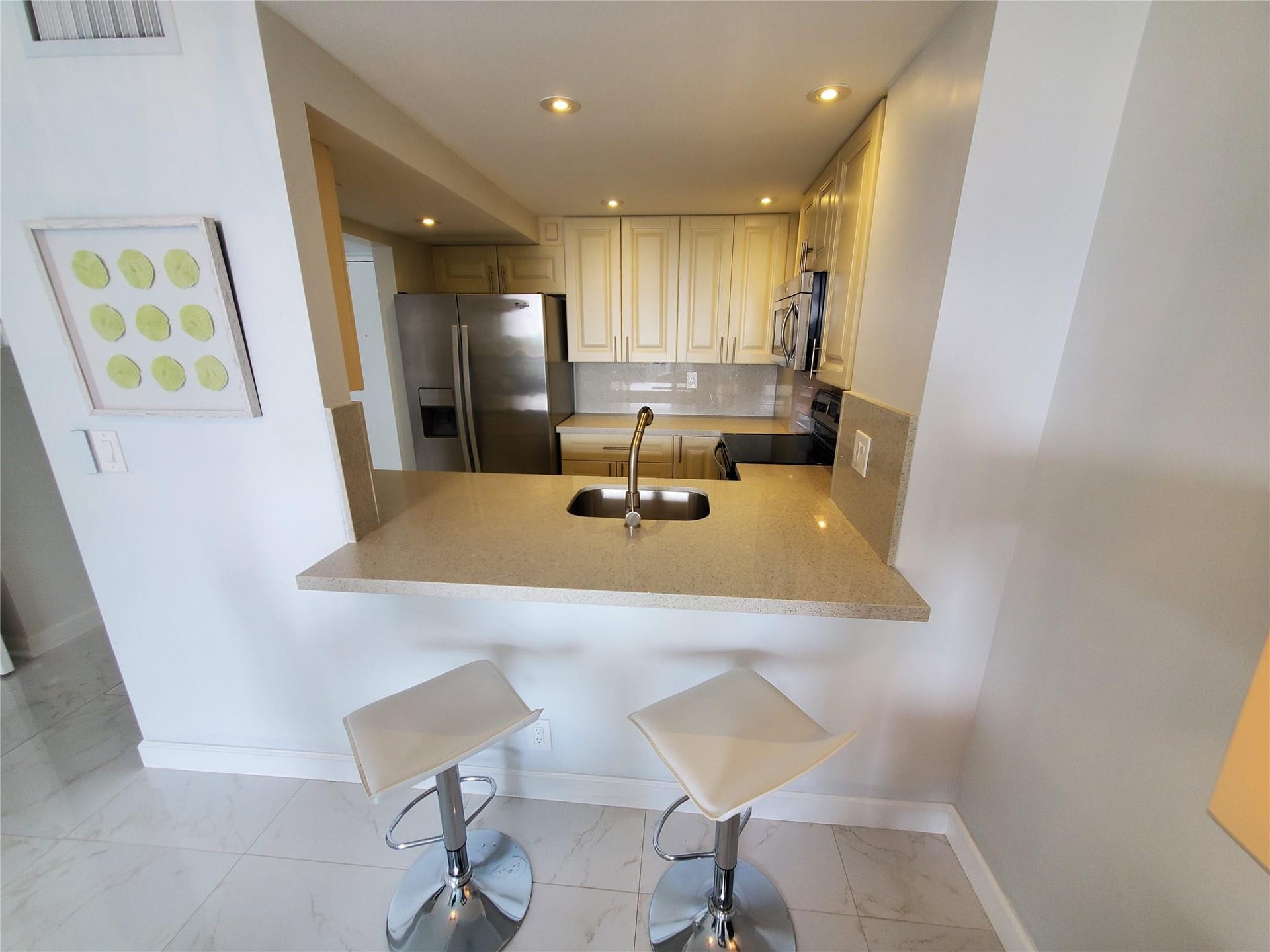 3031 N OCEAN Boulevard, #708, Fort Lauderdale, FL 33308 Counter seating available ...