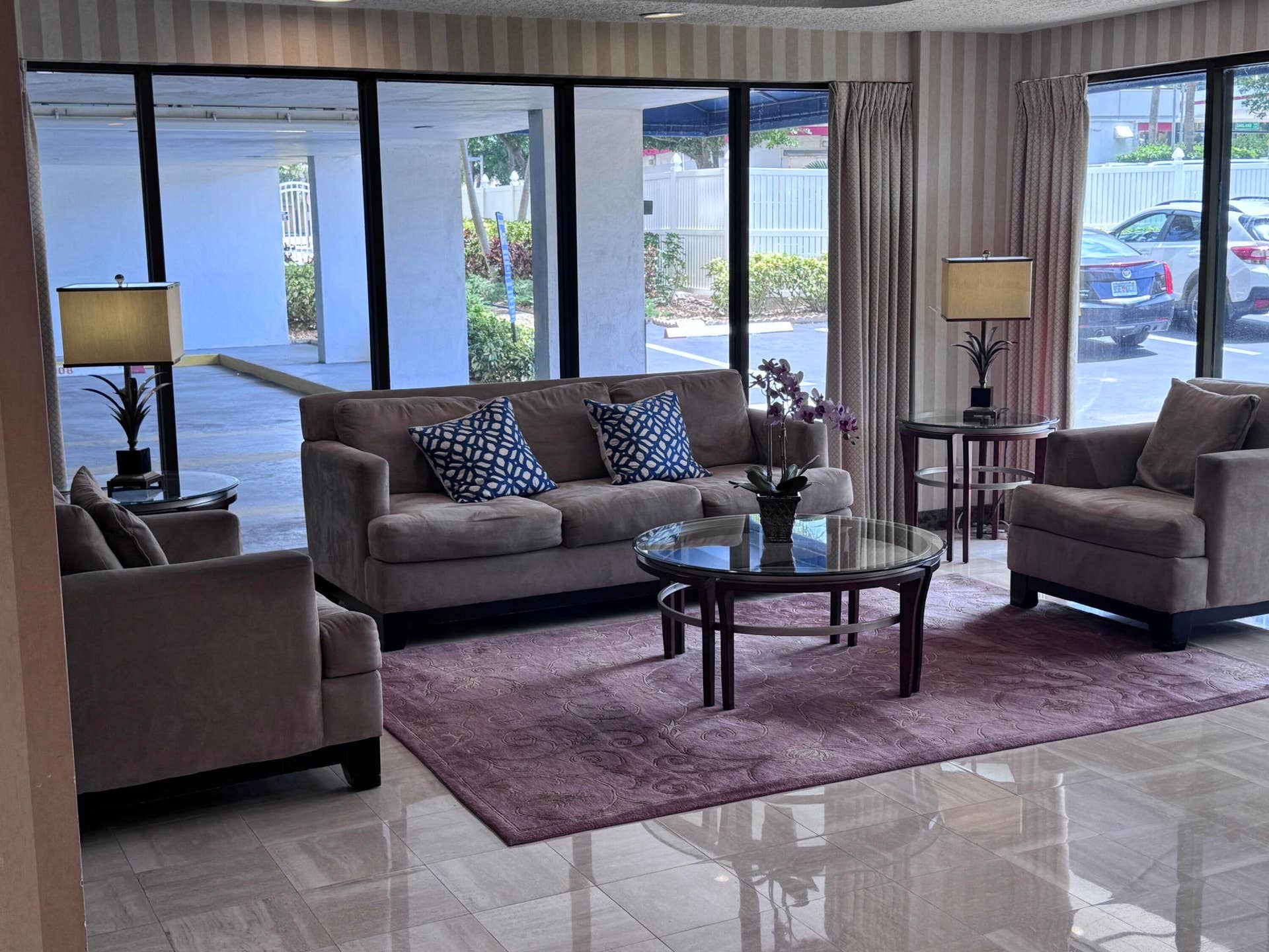 3031 N OCEAN Boulevard, #708, Fort Lauderdale, FL 33308 Many Seating areas in Lobby