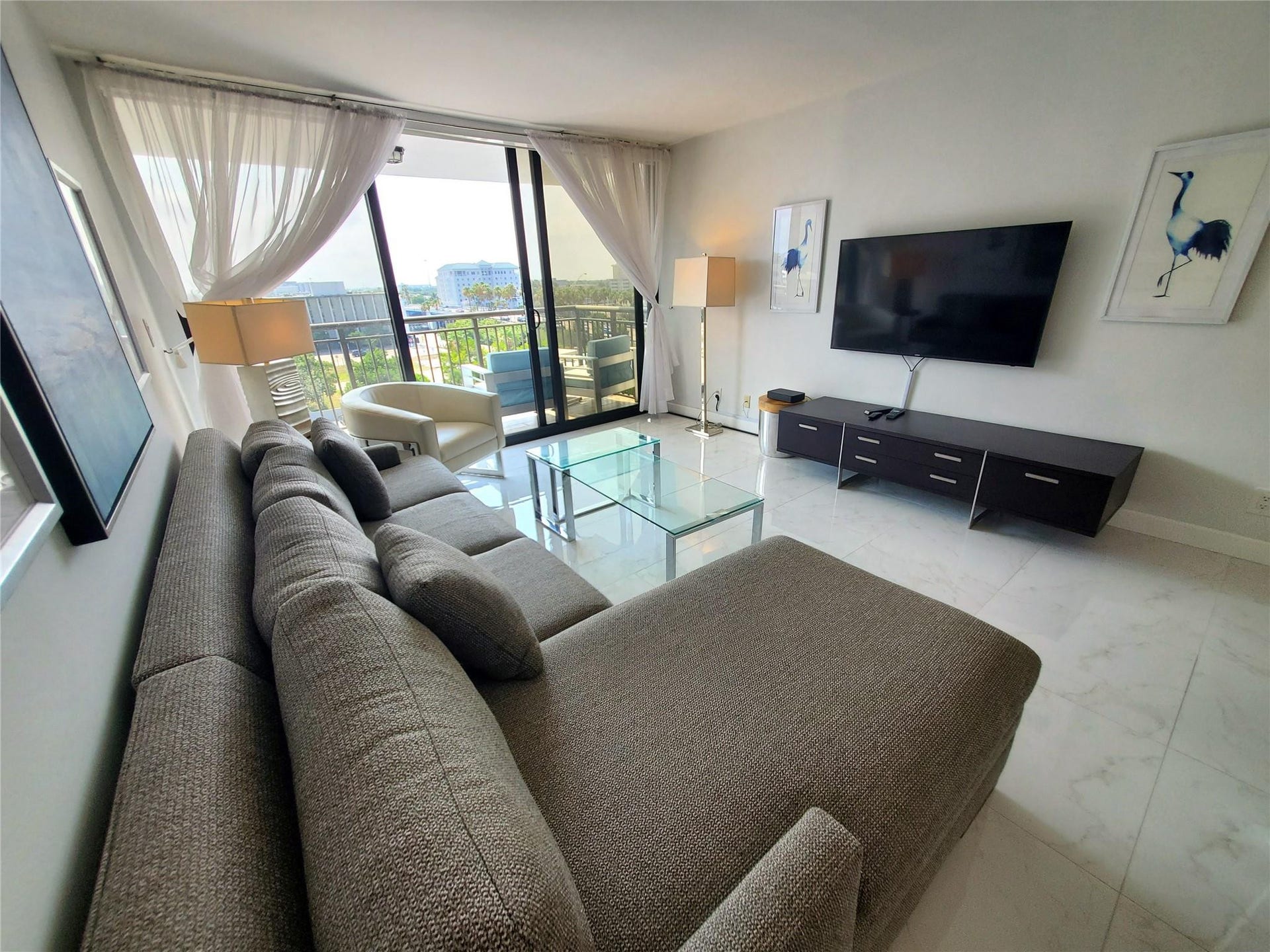 3031 N OCEAN Boulevard, #708, Fort Lauderdale, FL 33308 Spacious living