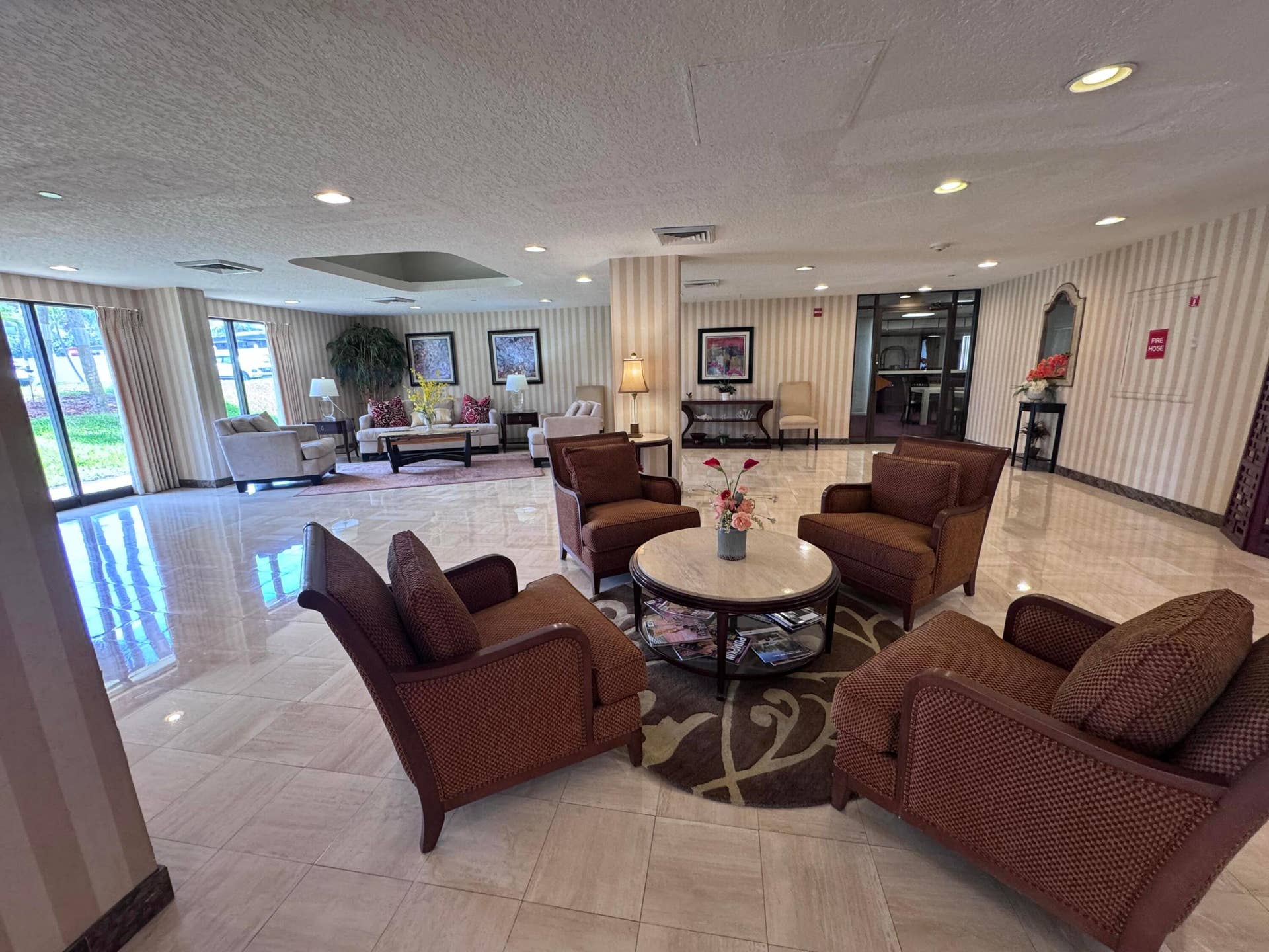 3031 N OCEAN Boulevard, #708, Fort Lauderdale, FL 33308 Confortable seating available.