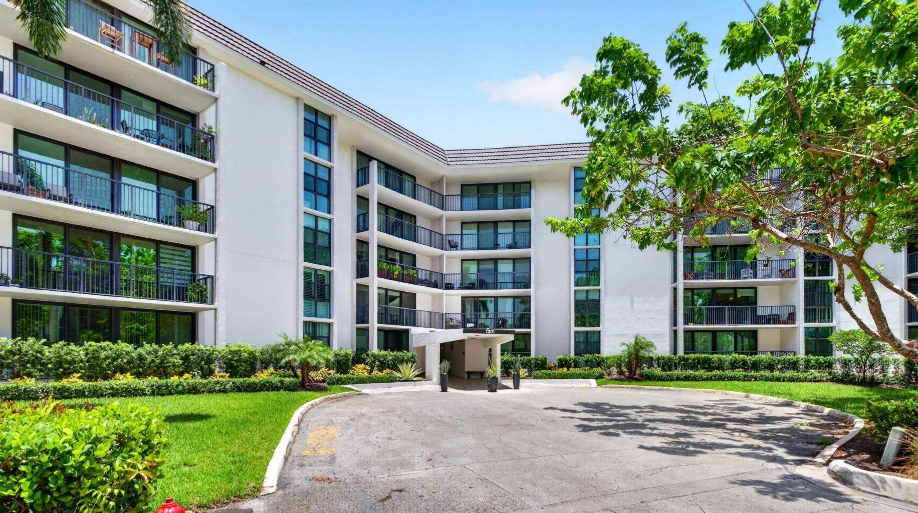 1301 River Reach Drive, #516, Fort Lauderdale, FL 33315 1301 Building Entrance