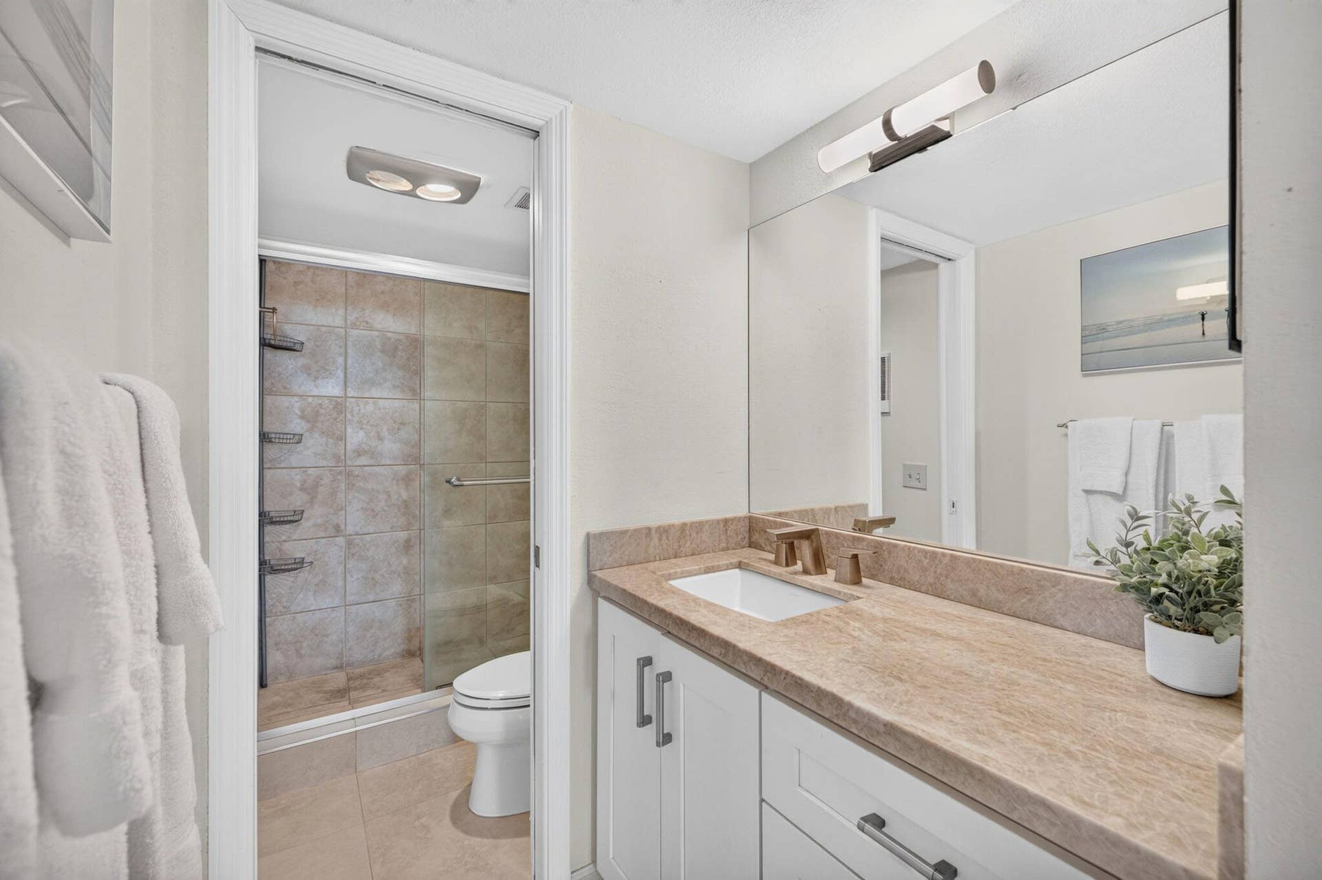 1301 River Reach Drive, #516, Fort Lauderdale, FL 33315 1301-516 Master Bathroom