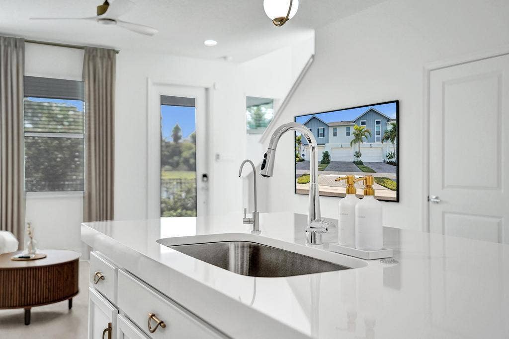 Kitchen Living Rm 1