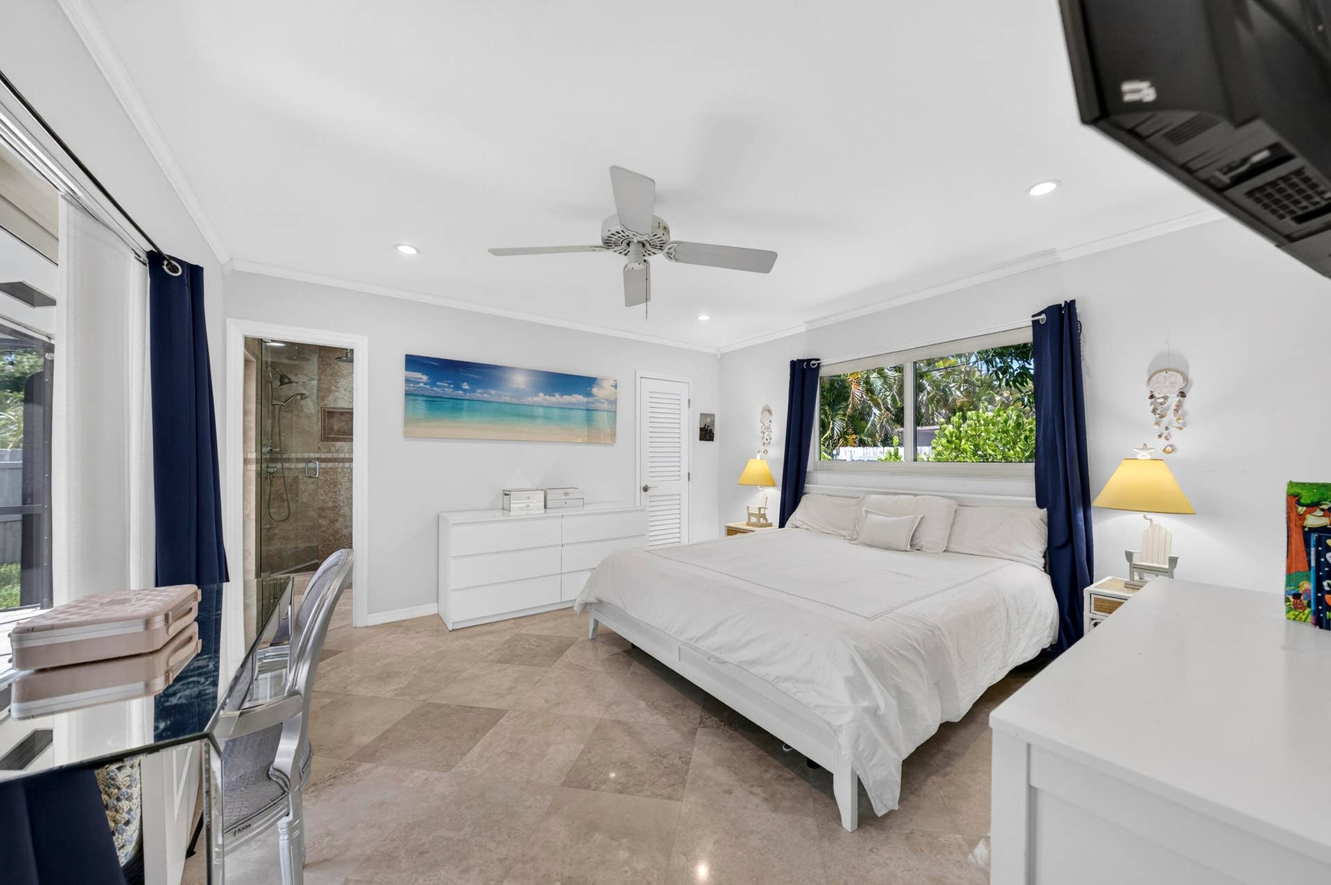 Spacious MBR featuring crown molding, a ceiling fan with integrated lighting, and recessed lighting