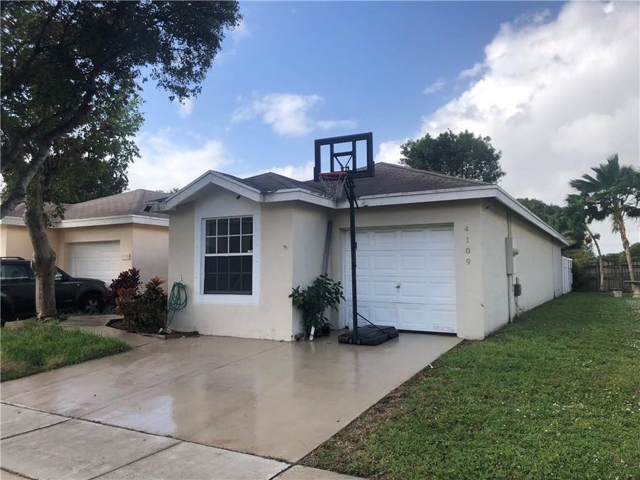 Property photo for 4109 EASTRIDGE Circle, Pompano Beach, FL