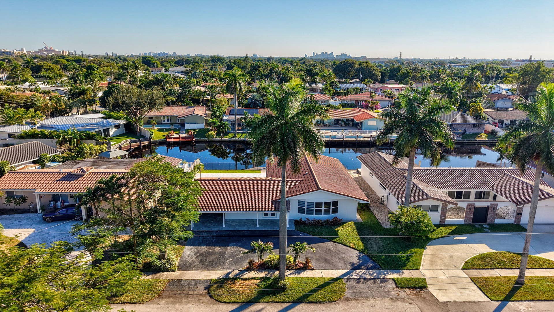 1478 NE 57TH Court, Fort Lauderdale, FL 33334 44-web-or-mls-DJI_20241123151353_0011_D_