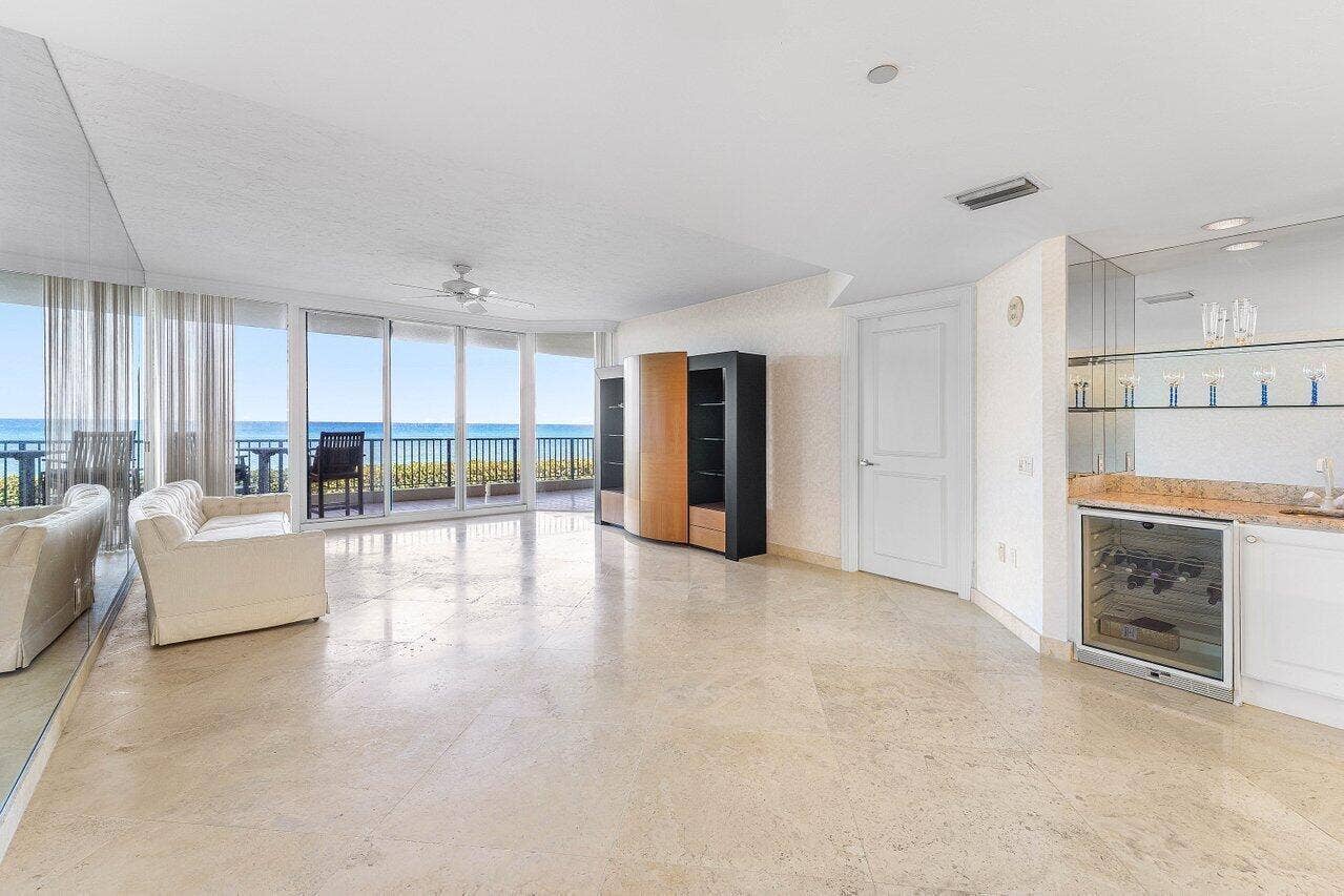 800 Ocean Drive, #204, Juno Beach, FL 33408 Living room
