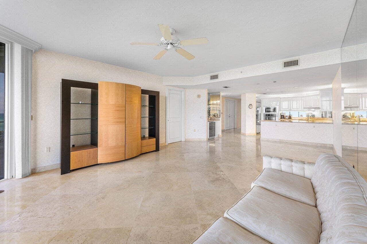 800 Ocean Drive, #204, Juno Beach, FL 33408 Living room