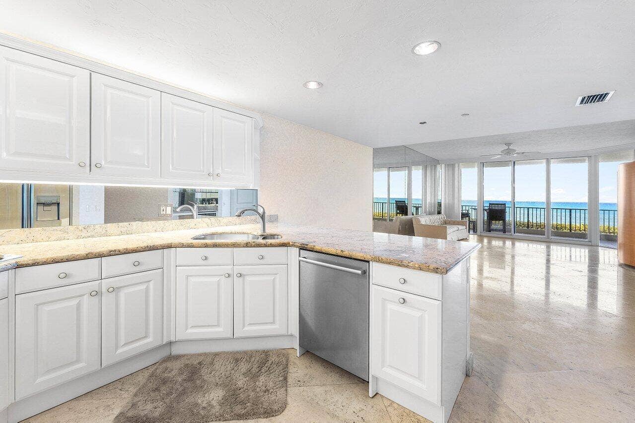 800 Ocean Drive, #204, Juno Beach, FL 33408 Kitchen
