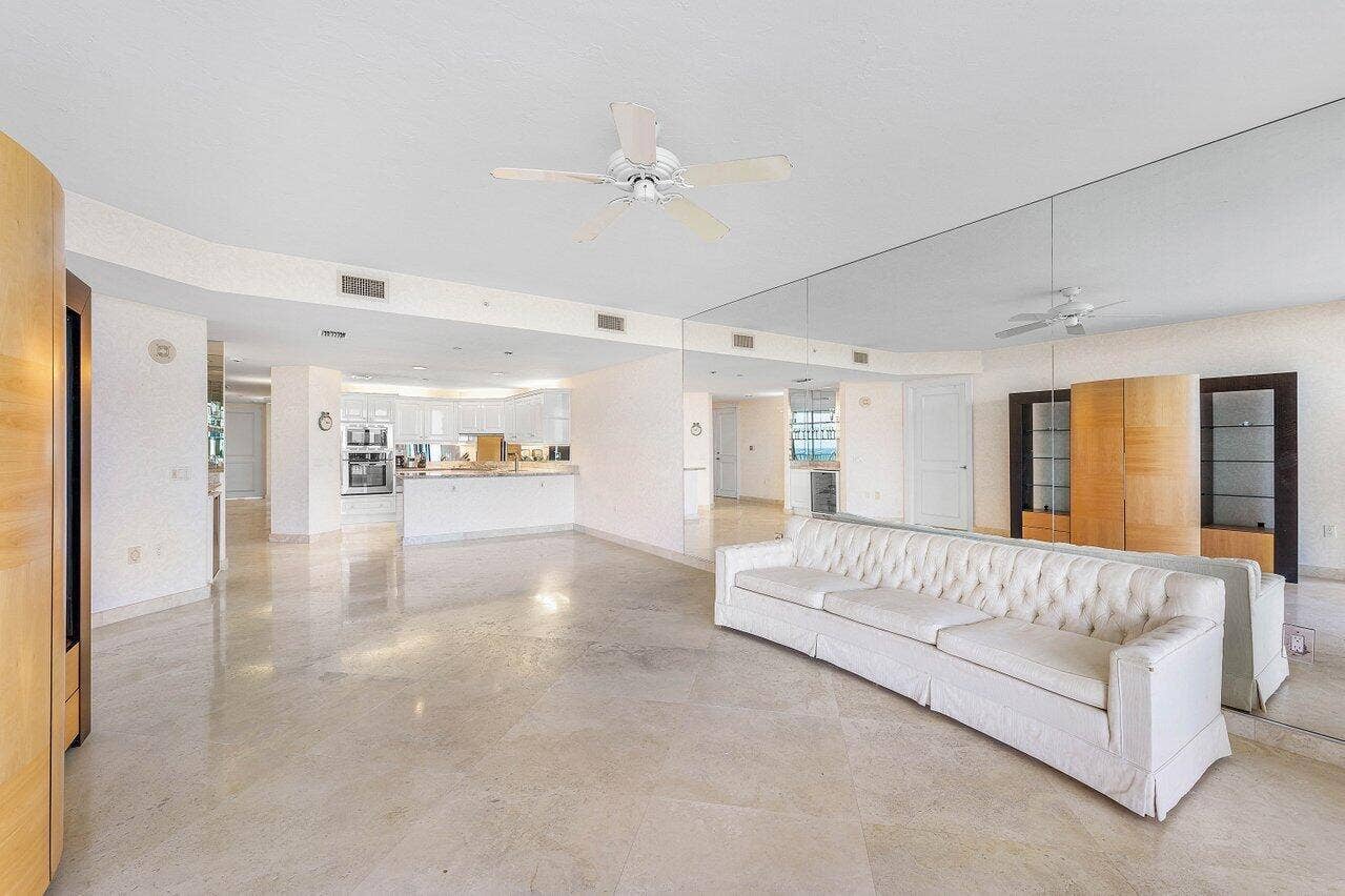 800 Ocean Drive, #204, Juno Beach, FL 33408 Living room