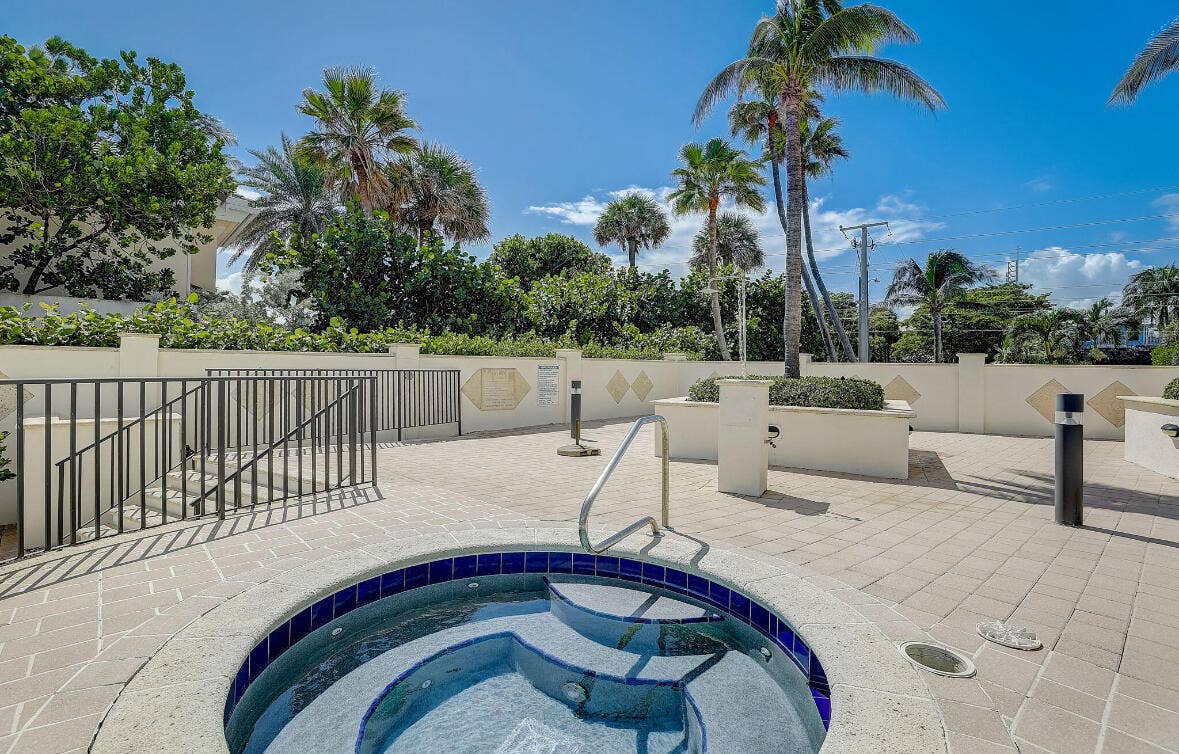 800 Ocean Drive, #204, Juno Beach, FL 33408 IMG_2279