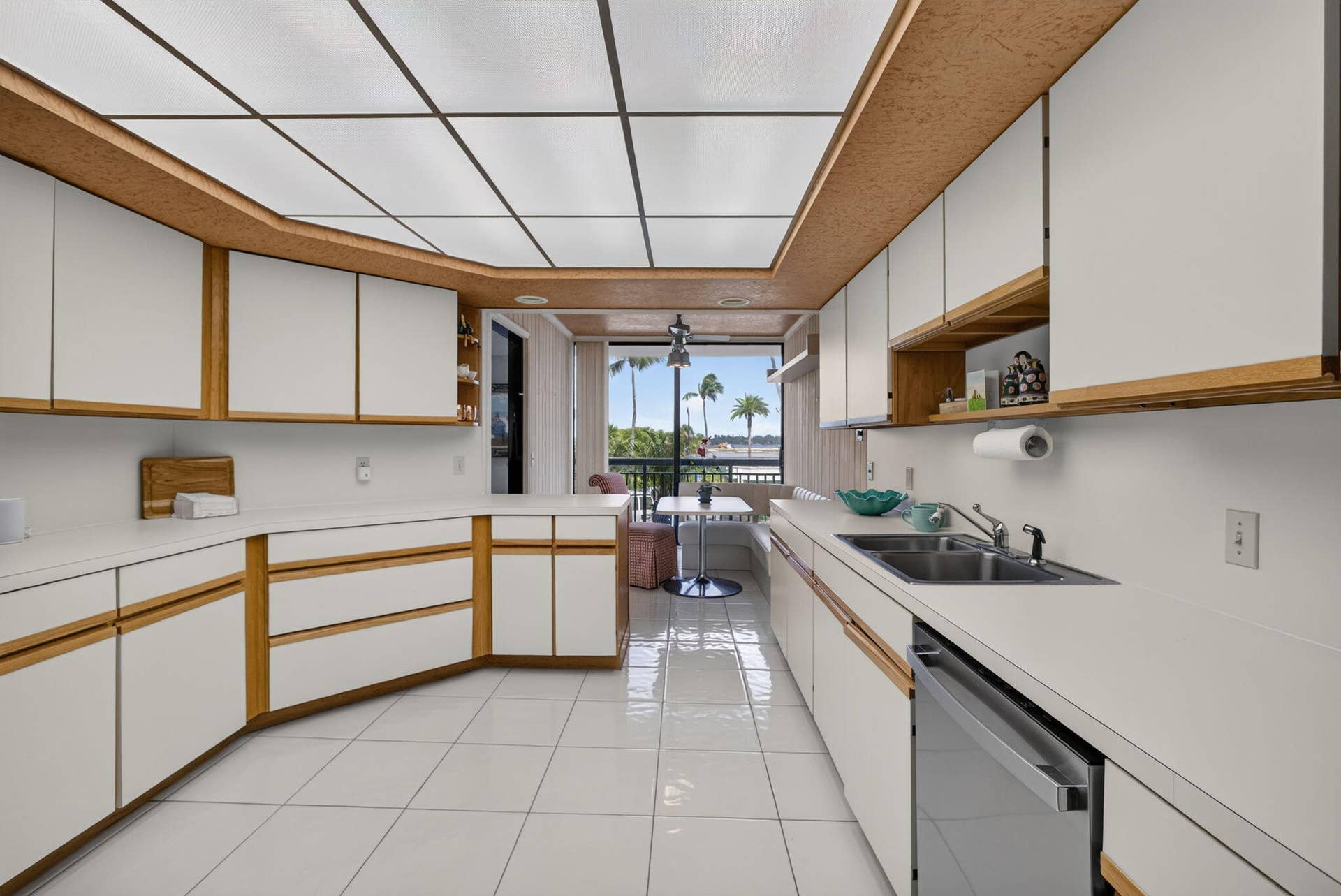 3140 S Ocean Boulevard, #101 S, Palm Beach, FL 33480 Kitchen
