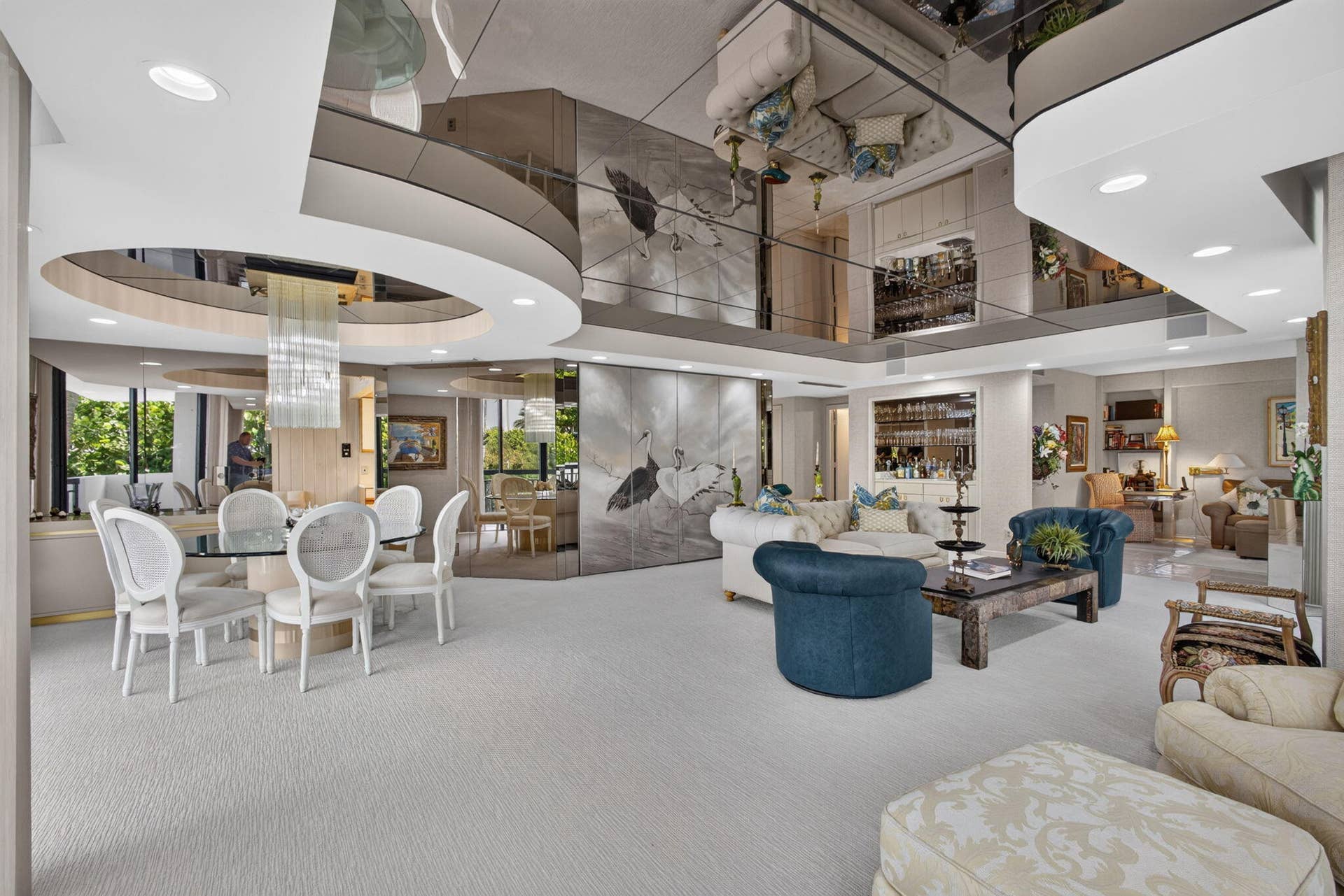3140 S Ocean Boulevard, #101 S, Palm Beach, FL 33480 Expansive living space featuring a distinct dining area with a glass-top table