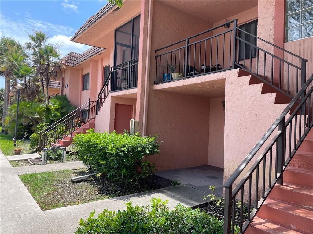 235 LAKEVIEW Drive, #102, Weston, FL 33326 Photo 2