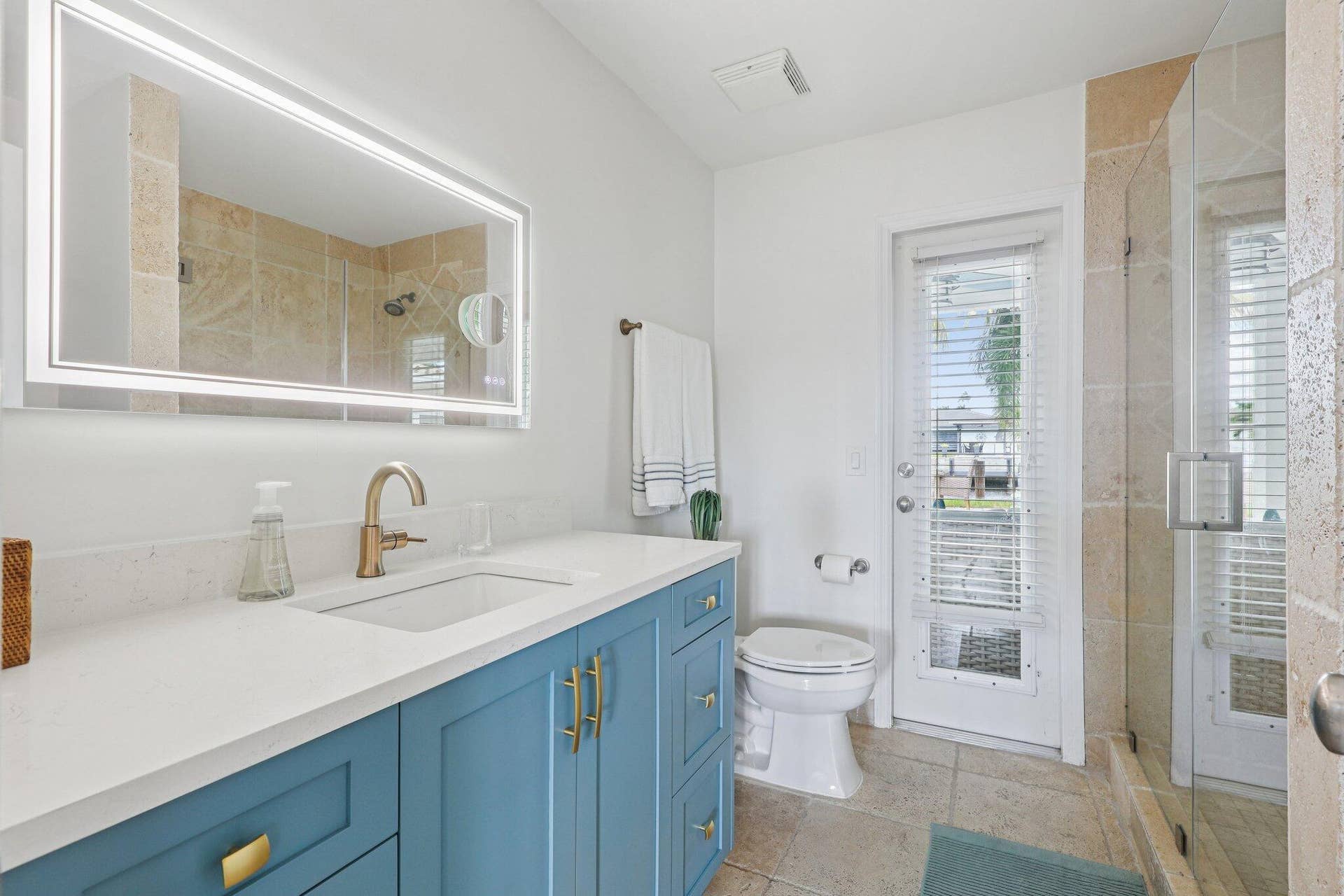 2731 NE 5th Street, Pompano Beach, FL 33062 Cabana bath